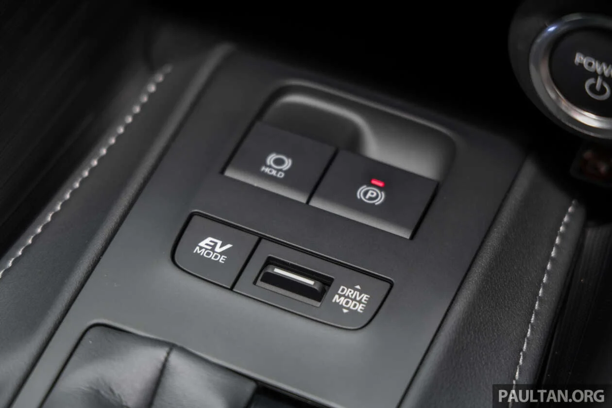 Toyota Venza, Toyota Venza hybrid, Malaysia car launch, ADAS, premium SUV, 2.5L hybrid, car price Vietnam, infotainment screen controversy 14