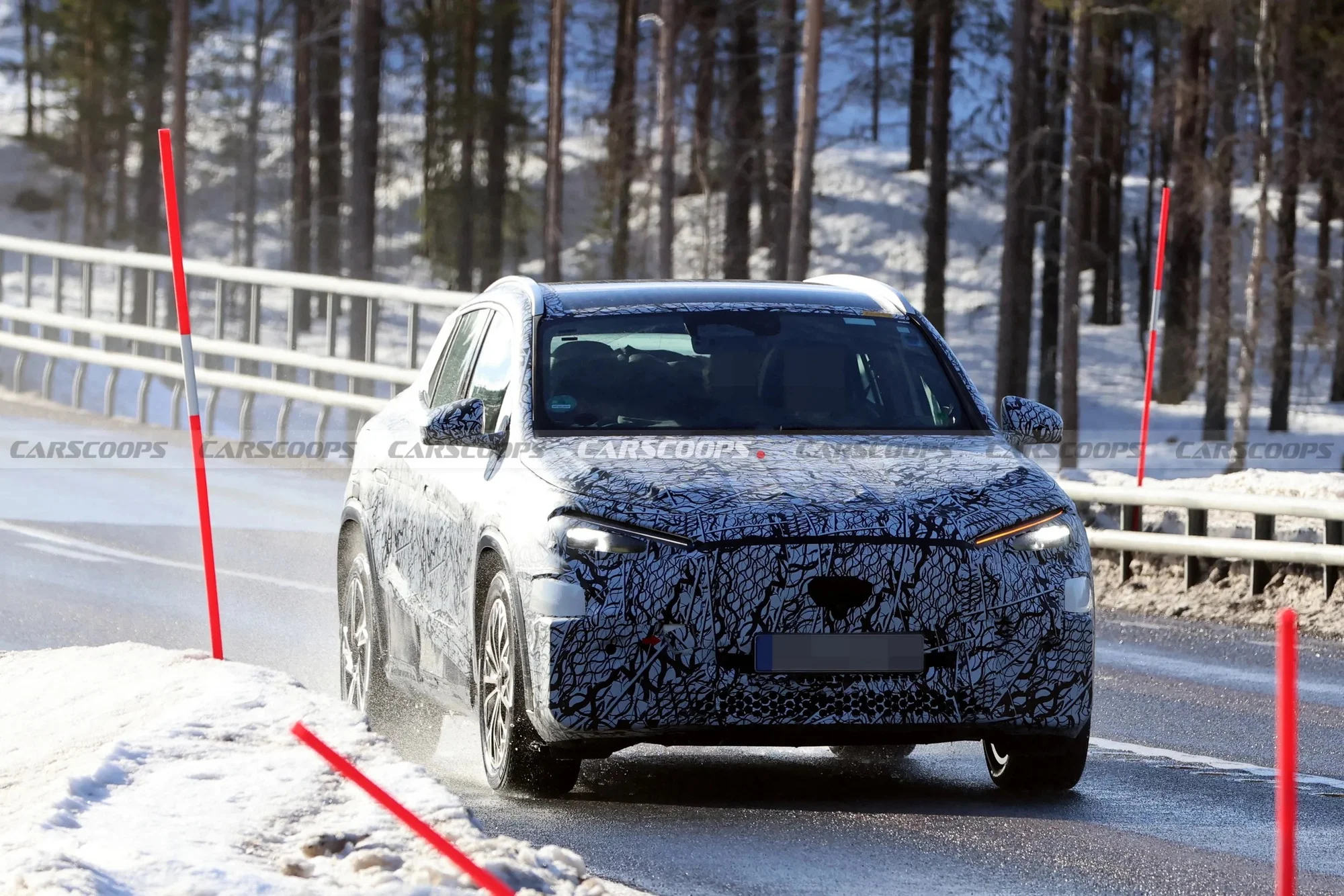 Mercedes GLA, Superscreen, electric SUV, hybrid SUV, MBUX, Mercedes-Benz EV, 2024 Mercedes GLA, luxury crossover 2