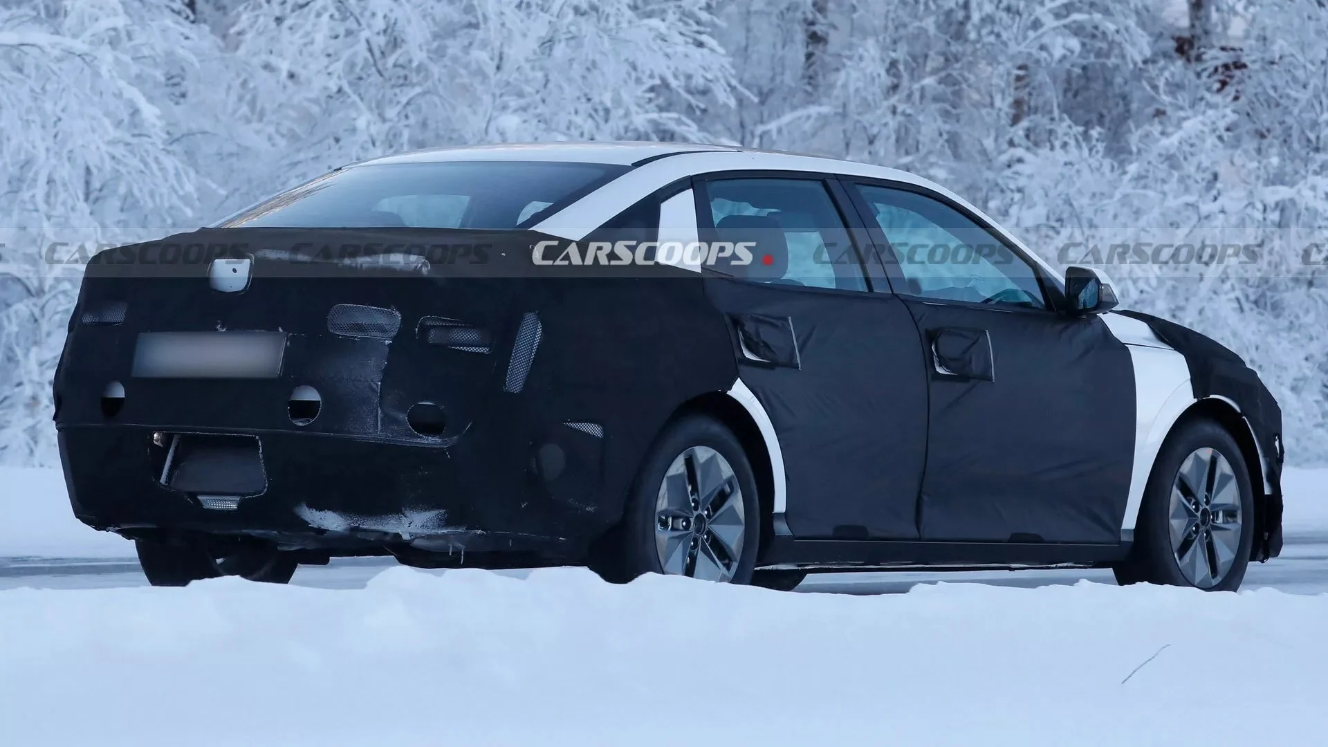 Hyundai Elantra 2024, new Hyundai Elantra, Elantra specifications, Elantra design, Hyundai sedan, hybrid sedan, Elantra engine options, automotive news 6