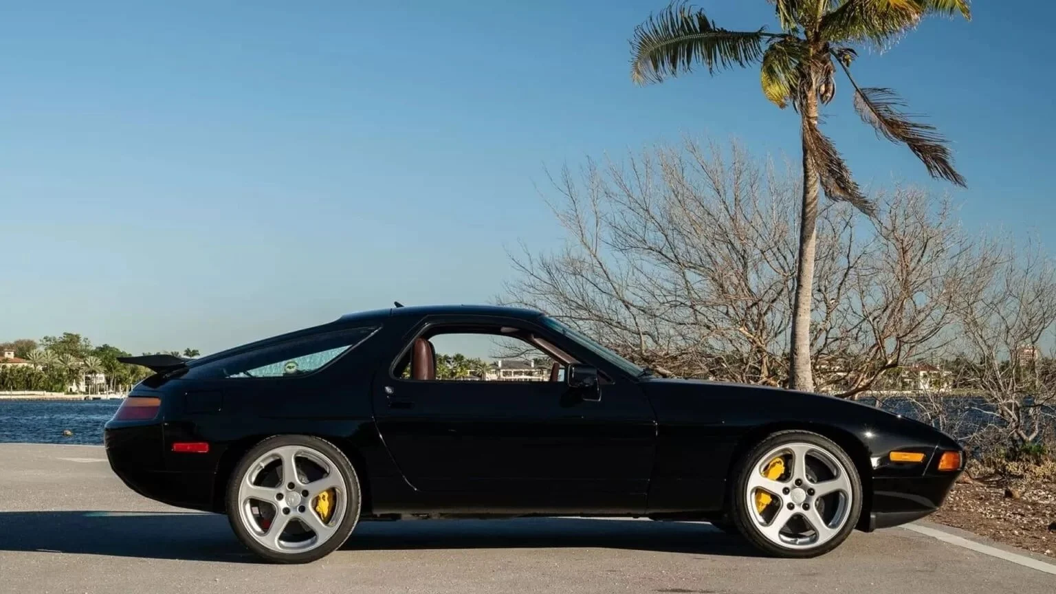 Ruf Porsche 928R, unique Porsche, Samsung founder car, classic Porsche auction, rare supercar, 1989 Ruf 928R, Porsche 928R specs, luxury car auction 4