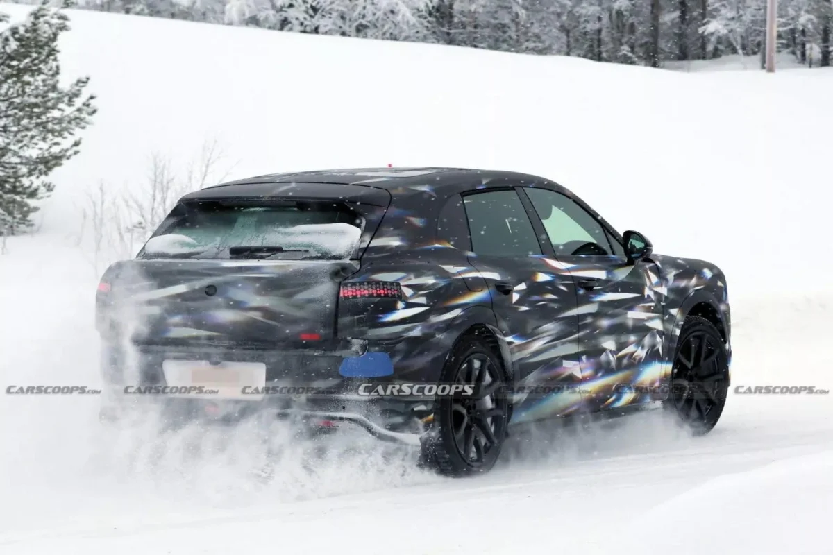 Bentley electric SUV, Premium Platform Electric, luxury EV, urban SUV, 600 horsepower, rapid charging, 2027 Bentley delivery, Porsche platform 5