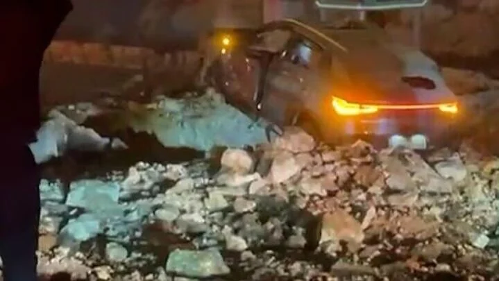 BYD Atto 3, electric vehicle safety, rocket blast, Jerusalem, battery fire, airbag deployment, EV crash safety, Middle East conflict 4