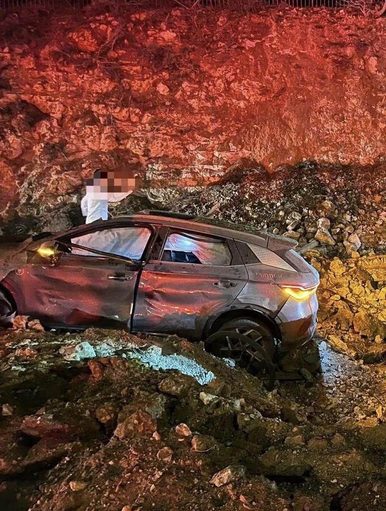 BYD Atto 3, electric vehicle safety, rocket blast, Jerusalem, battery fire, airbag deployment, EV crash safety, Middle East conflict 3