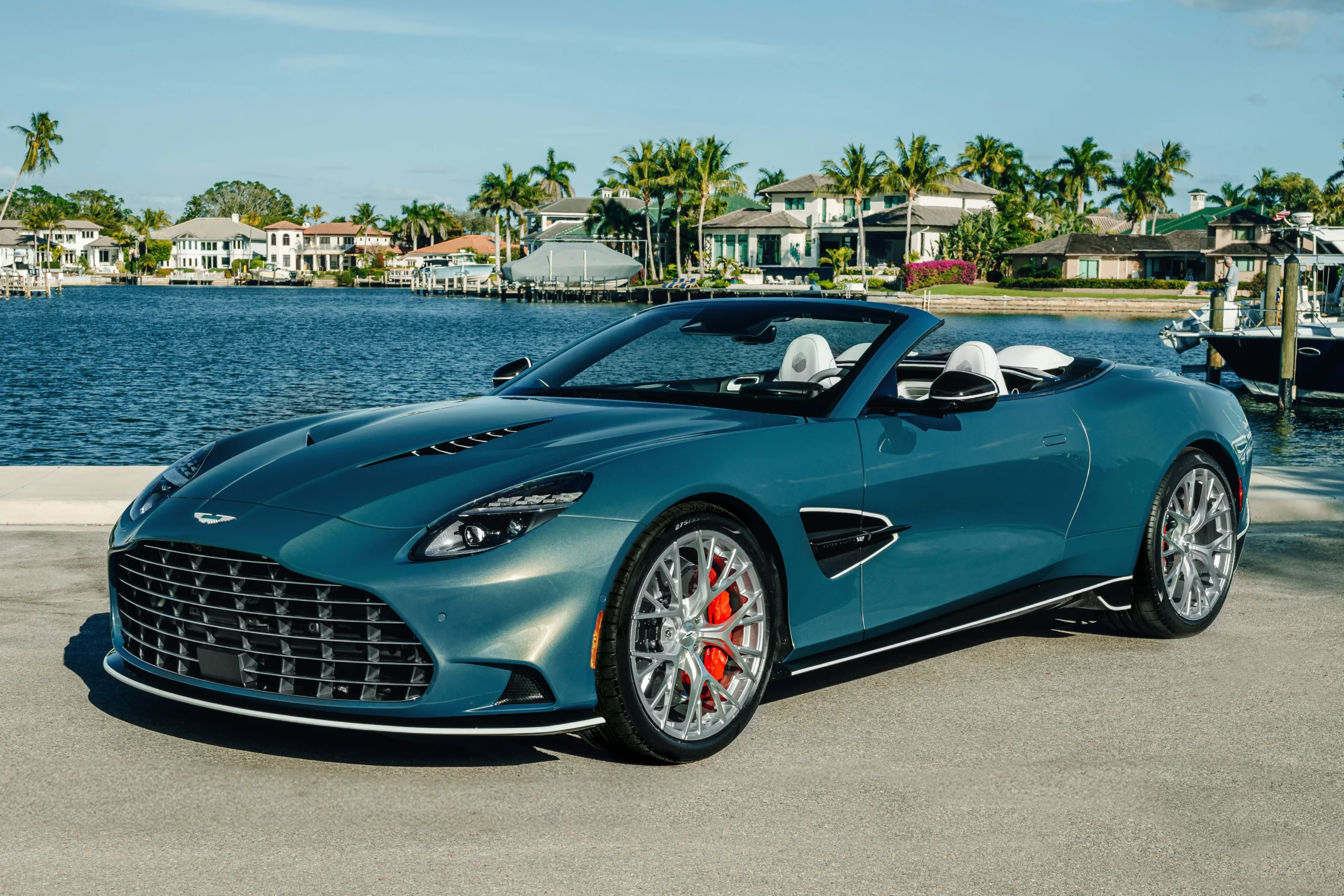 Aston Martin Vanquish Volante, Wave Edition, luxury supercar, Naples Winter Wine Festival, V12 twin‑turbo, limited edition car, high‑price auction 2