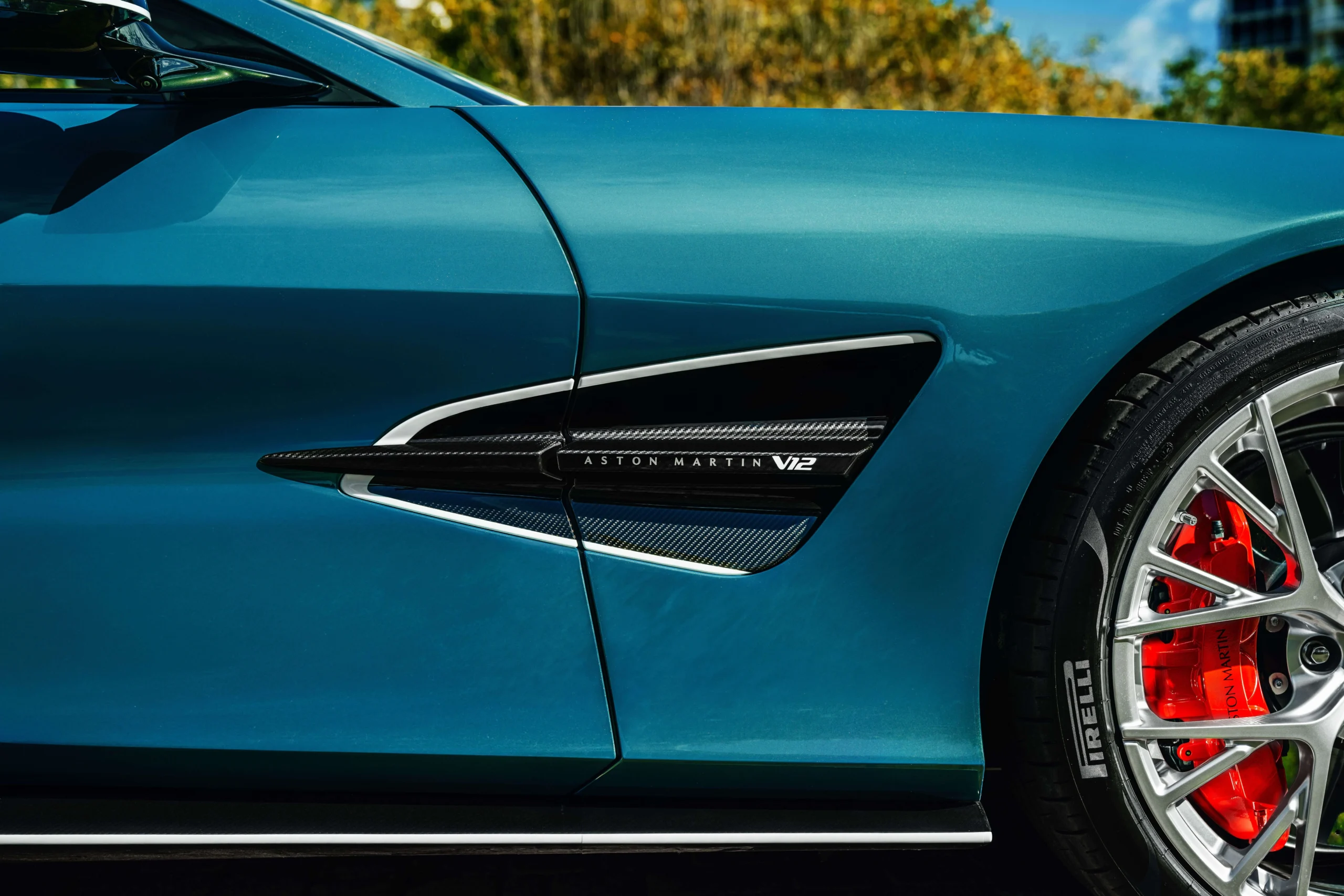 Aston Martin Vanquish, Vanquish Volante Wave Edition, limited edition supercar, luxury car auction, Naples Winter Wine Festival, $1.1 million sale, Q by Aston Martin 7