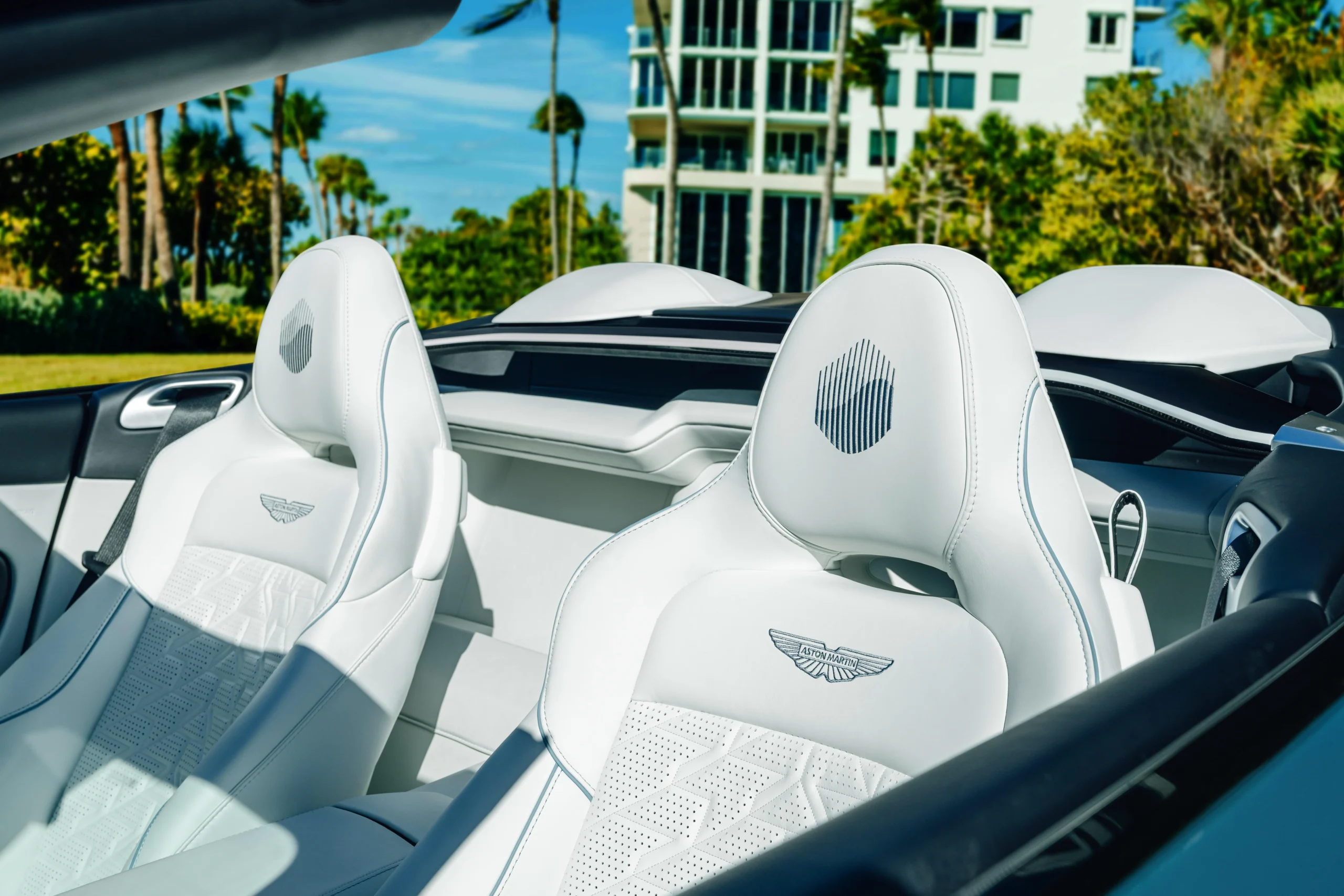 Aston Martin Vanquish, Vanquish Volante Wave Edition, limited edition supercar, luxury car auction, Naples Winter Wine Festival, $1.1 million sale, Q by Aston Martin 6