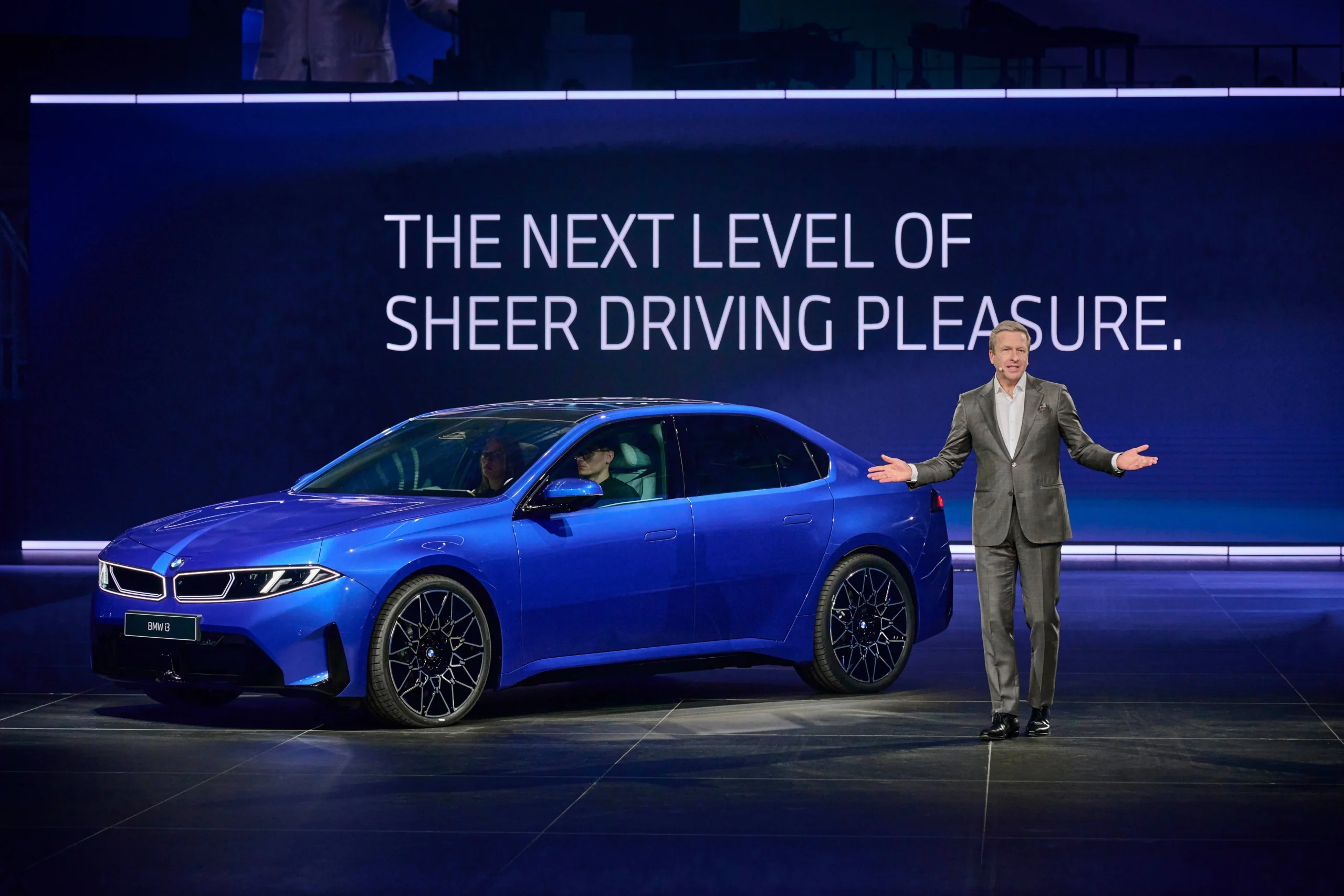 BMW i3, electric sedan, 900 km range, Neue Klasse platform, luxury EV, BMW electric vehicles, i3 xDrive, electric car launch 7