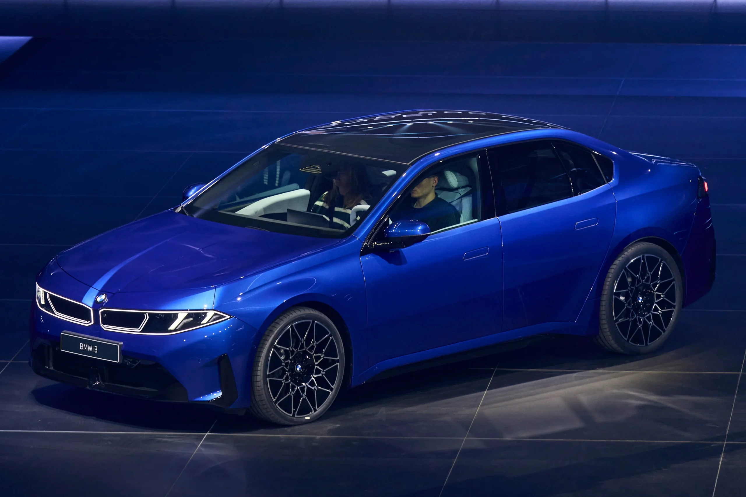 BMW i4, electric sedan, BMW i3, EV discontinuation, BMW electric vehicles, automotive strategy, electric car market 3