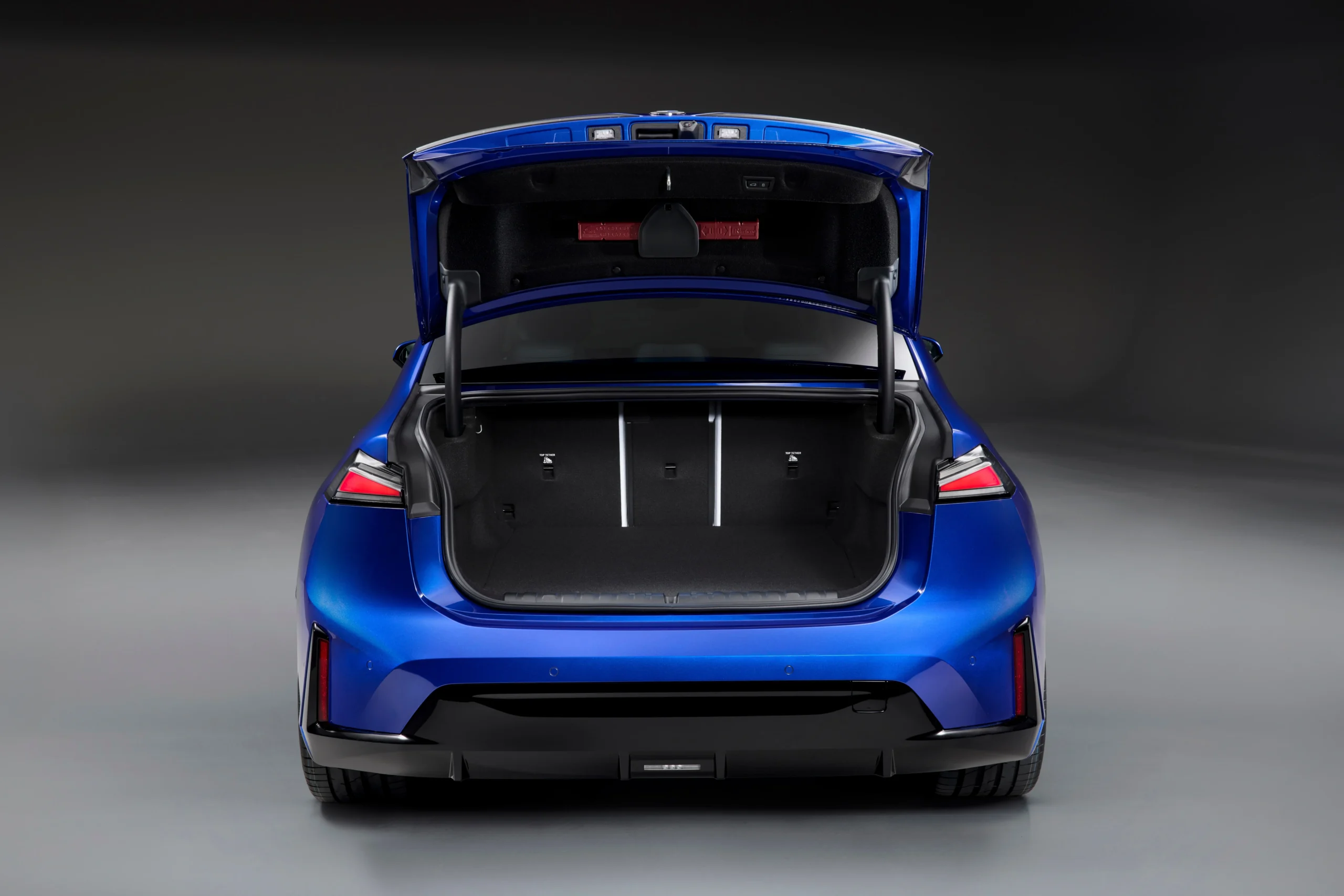 BMW i3 50 xDrive, electric sedan, Neue Klasse platform, BMW eDrive, fast charging EV, electric performance sedan, 2026 BMW release 12