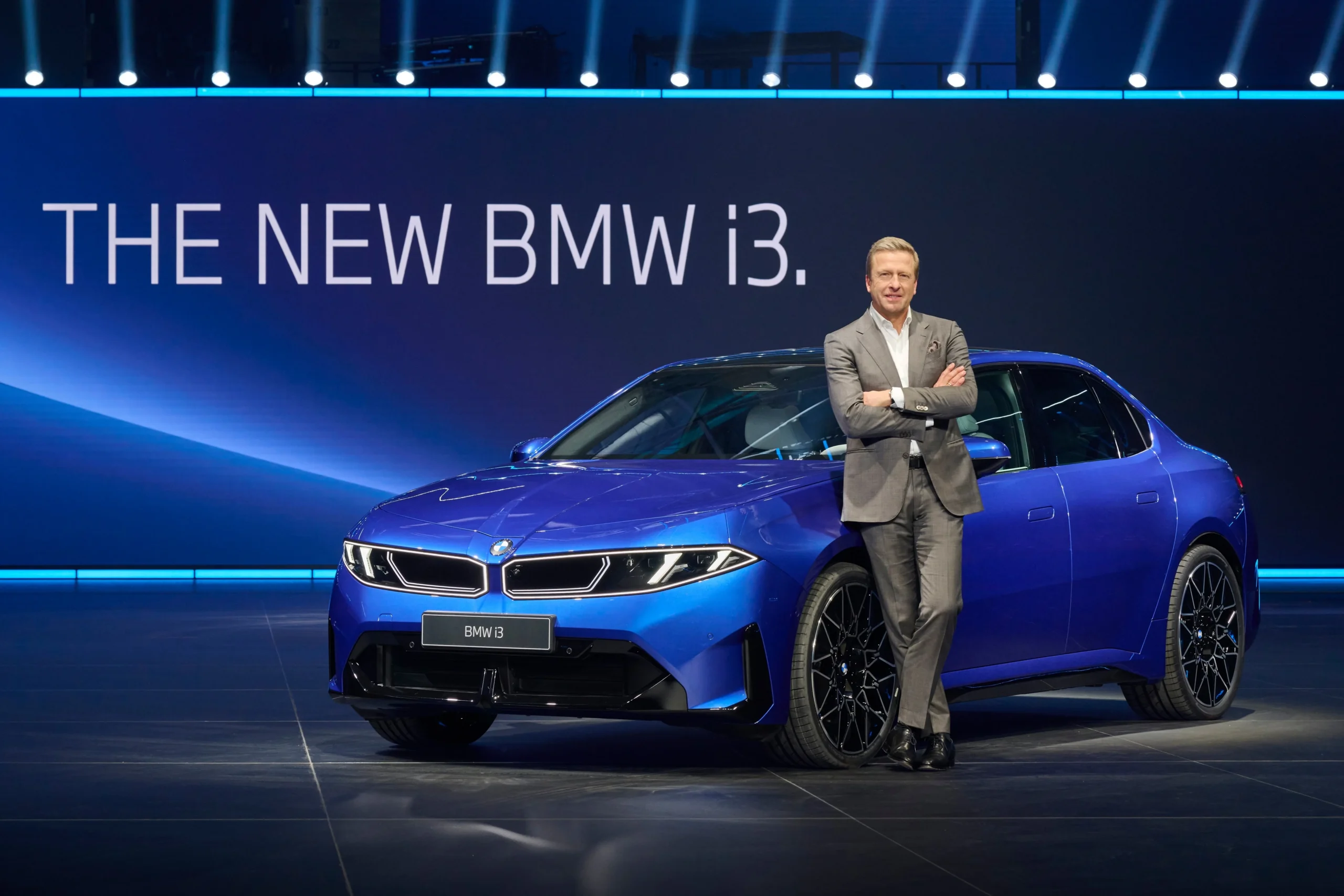 BMW i3, electric sedan, Neue Klasse, BMW EV, fast charging, iDrive, xDrive, luxury electric car 2