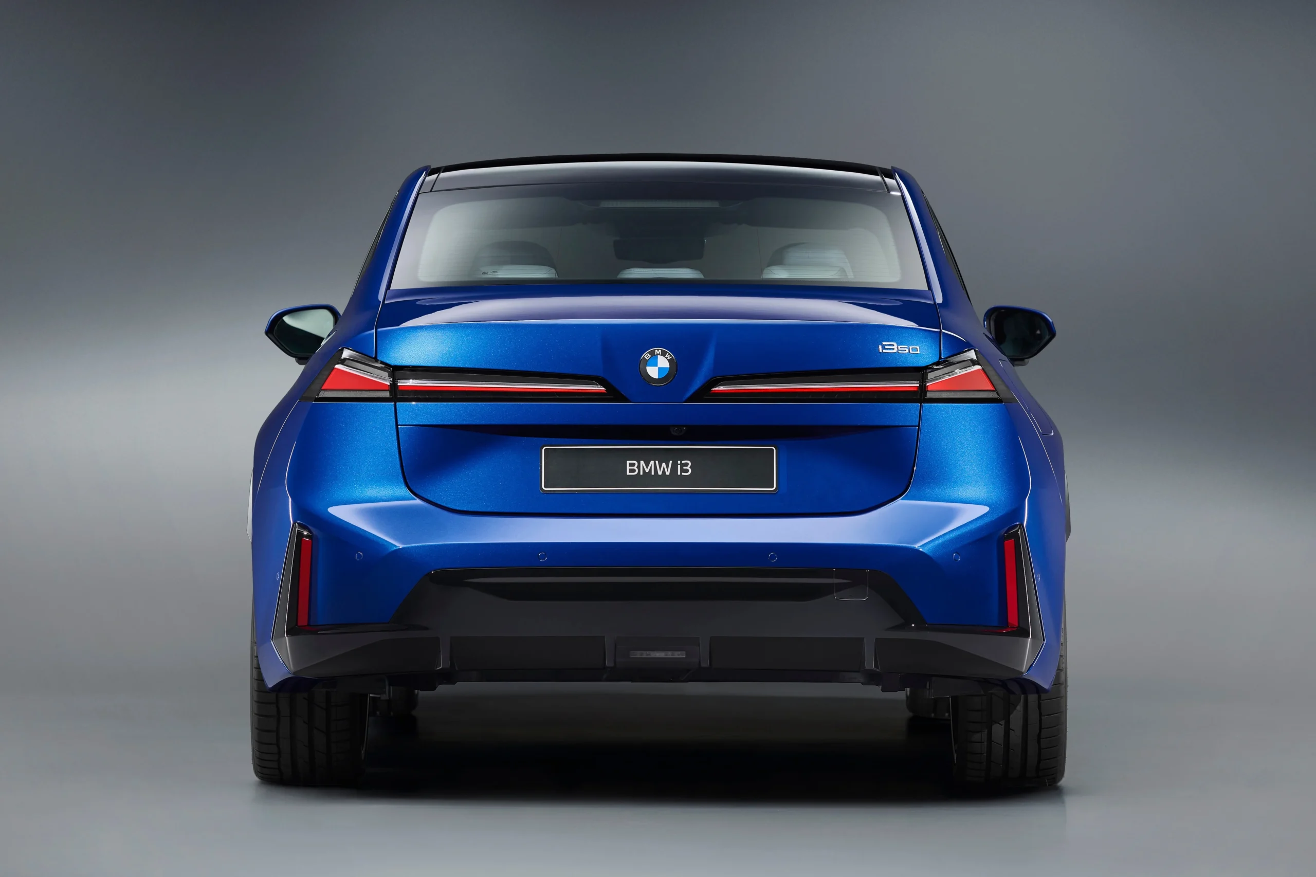 BMW i3 50 xDrive, electric sedan, Neue Klasse, BMW eDrive, 469 horsepower, fast charging, 900 km range 9