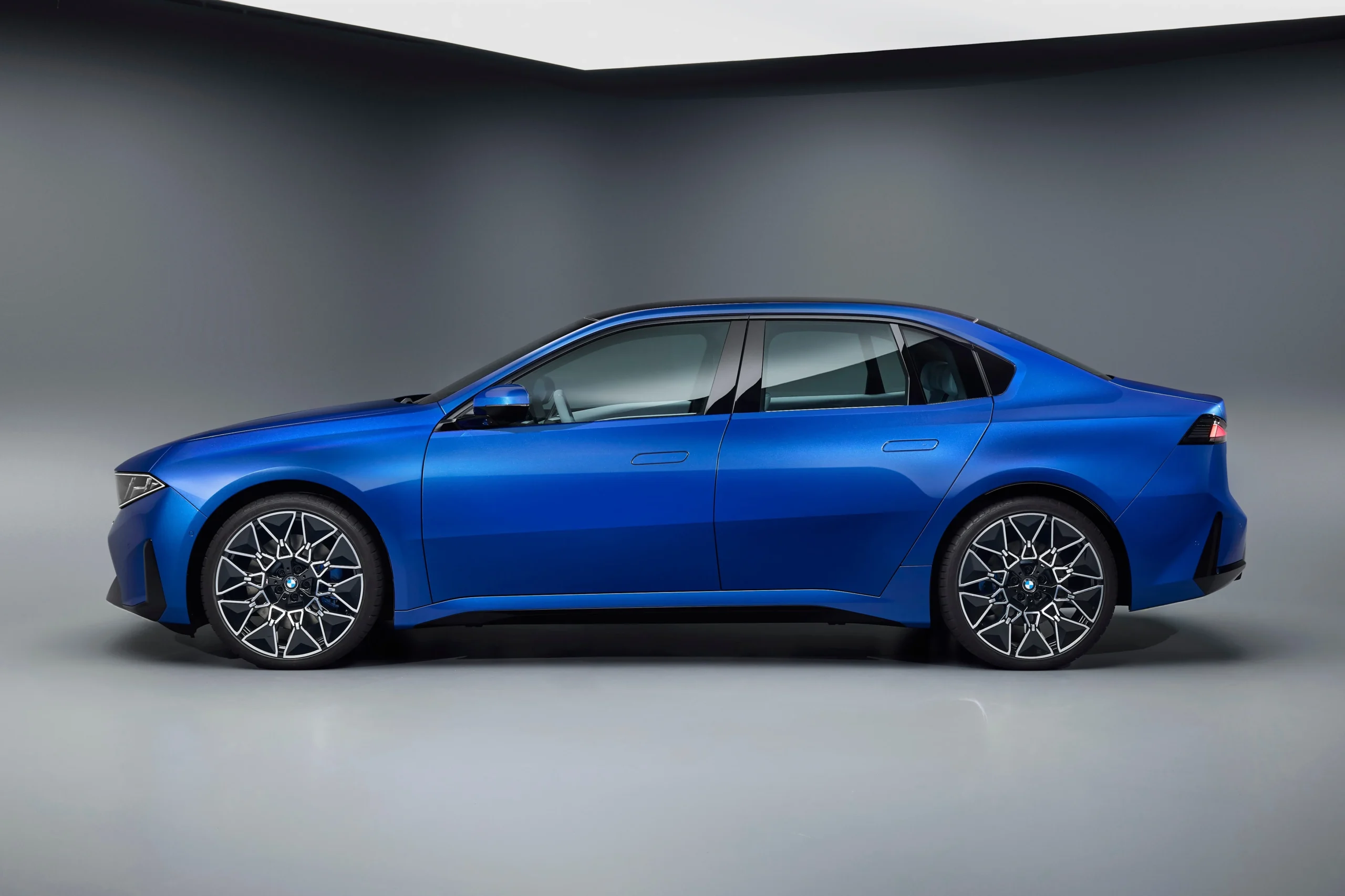 BMW i3, electric sedan, Neue Klasse, BMW EV, fast charging, iDrive, xDrive, luxury electric car 7