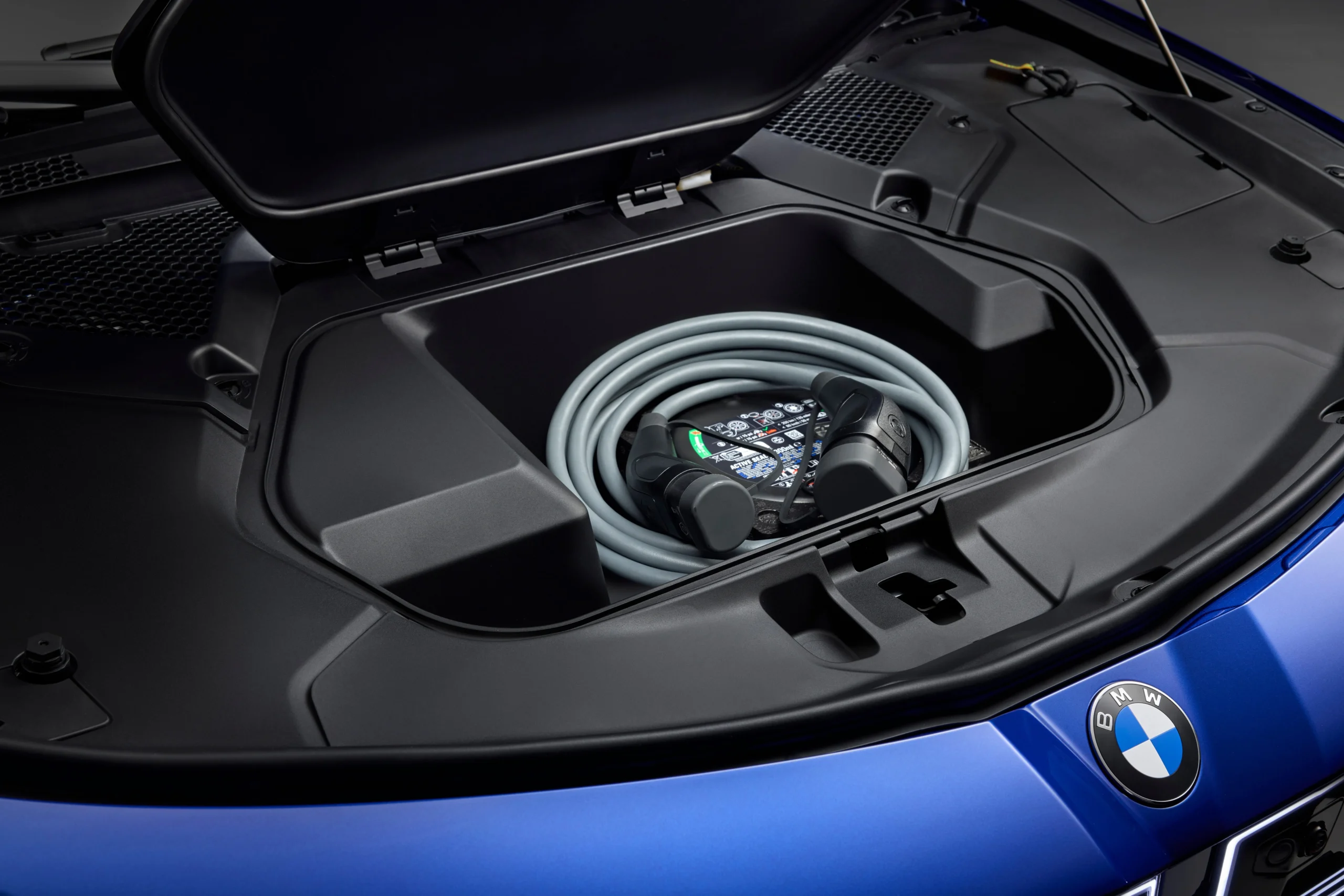 BMW i3, electric sedan, Neue Klasse, BMW EV, fast charging, iDrive, xDrive, luxury electric car 11