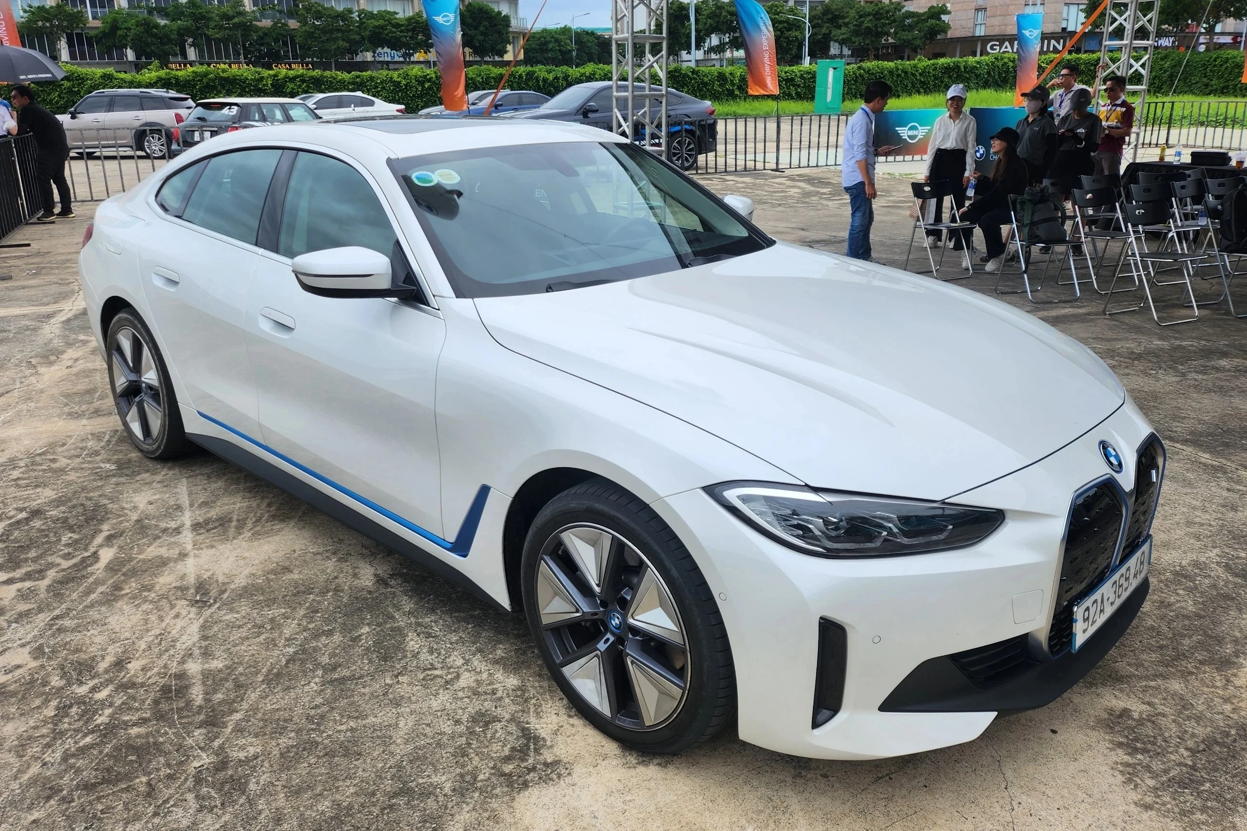 BMW i4, electric sedan, BMW i3, EV discontinuation, BMW electric vehicles, automotive strategy, electric car market 4