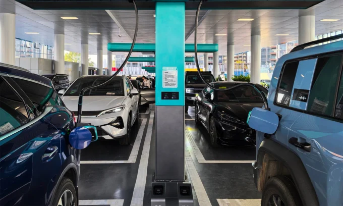 BYD fast charging, Blade Battery 2.0, electric vehicle charging China, EV rapid charge technology, EV sales boost, Chinese EV market, ultra fast EV charging 2