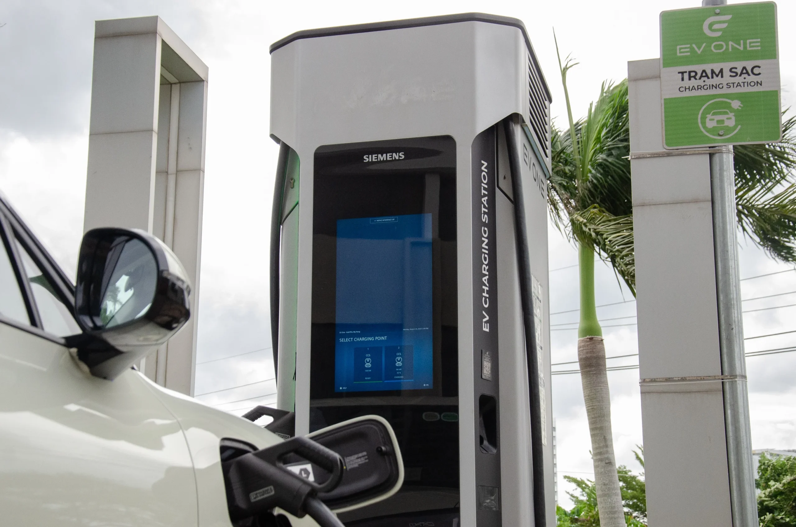 fuel efficient cars Vietnam, hybrid cars Vietnam, electric vehicles Vietnam, low fuel consumption, gasoline price Vietnam, PHEV Vietnam, best mileage cars 7