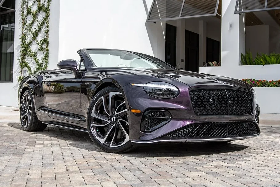 Aston Martin Vanquish, Vanquish Volante Wave Edition, limited edition supercar, luxury car auction, Naples Winter Wine Festival, $1.1 million sale, Q by Aston Martin 13