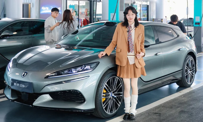 BYD flash charging, Blade Battery, Denza Z9 GT, European EV charging, fast charging stations, high-power EV charger, electric vehicle infrastructure 2