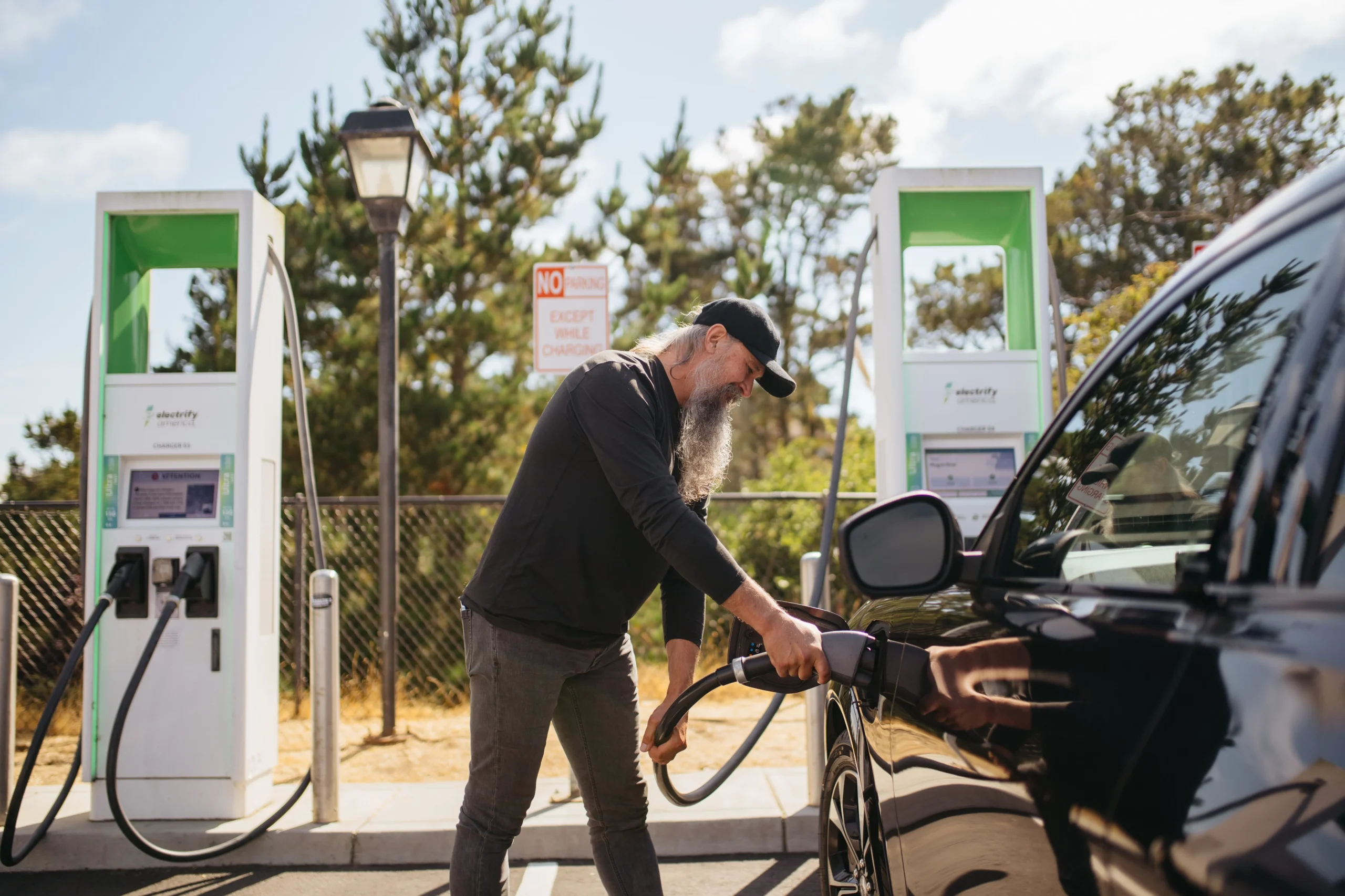 Ford Mustang Mach-E, electric SUV, EV battery life, electric vehicle durability, high mileage EV, Ford electric car, battery degradation, EV maintenance 4