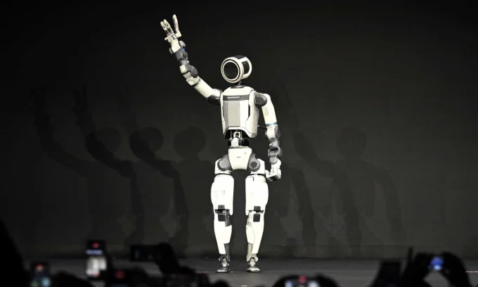 Hyundai humanoid robot, Toyota T-HR3, Atlas robot, humanoid robot competition, auto industry robotics, vehicle manufacturer valuation, industrial automation 2