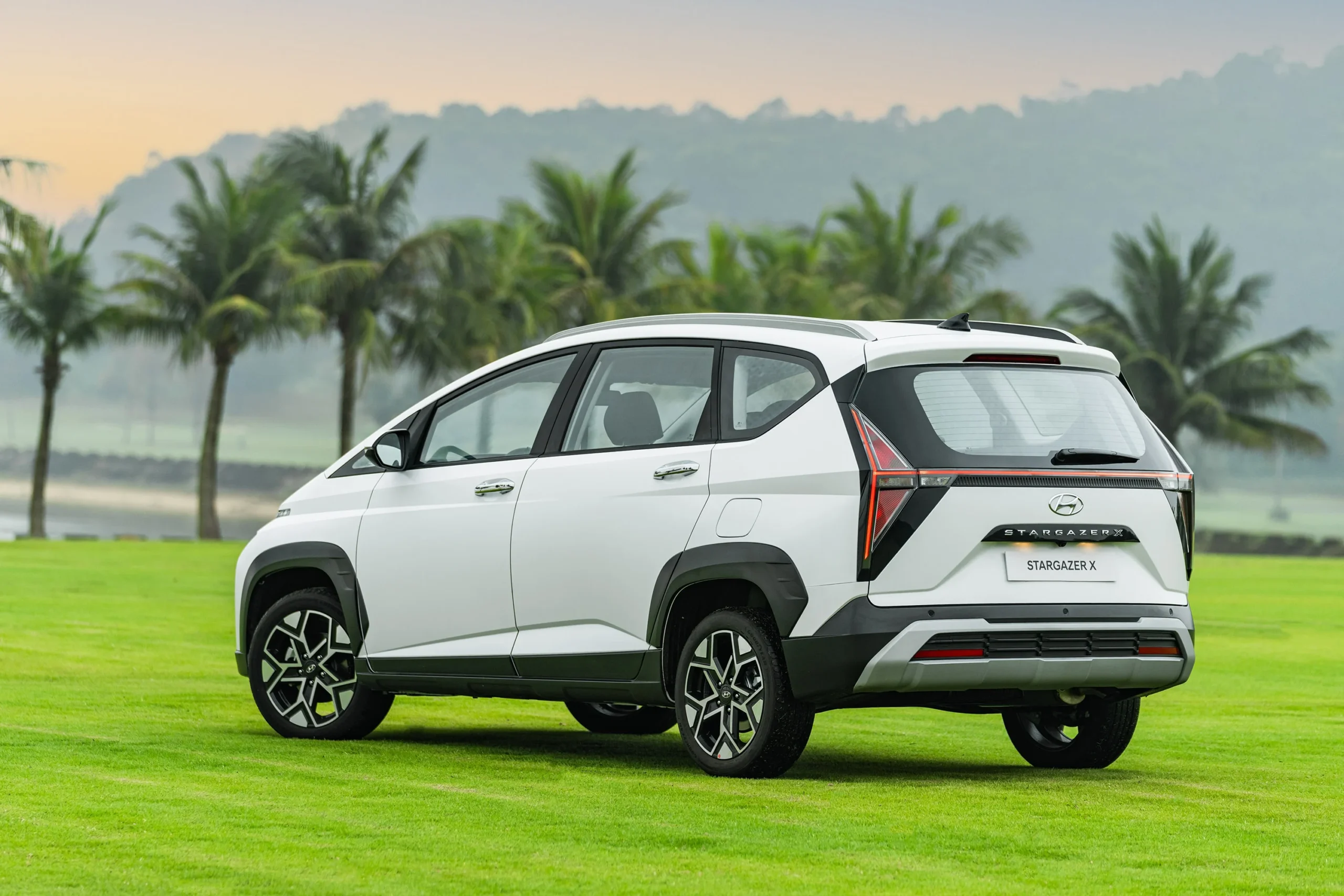 Hyundai Stargazer 2026, Mitsubishi Xpander, compact MPV Vietnam, MPV sales decline, Vietnam automotive market, Toyota Veloz Cross, MPV market trends 6