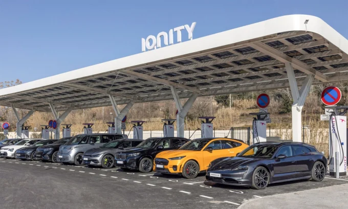 electric vehicle fee, EV road repair tax, US Congress EV legislation, electric car toll, highway funding, EV infrastructure, electric vehicle policy, US transportation bill 2