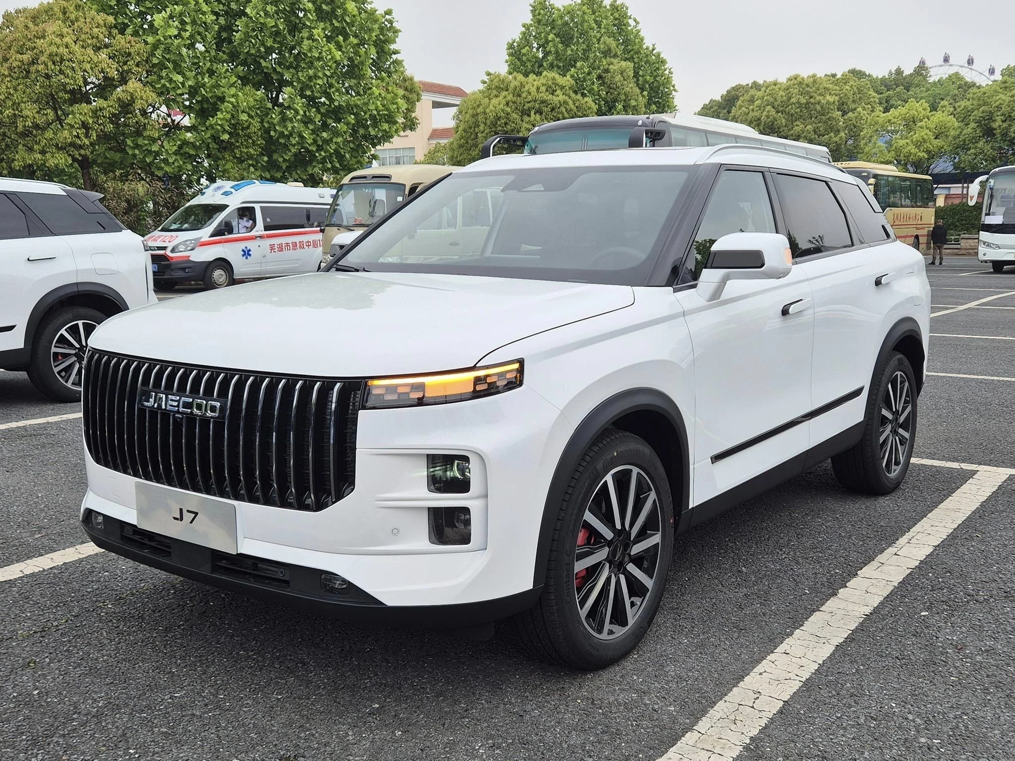 Chinese car discounts, March 2024 auto deals, BYD price cut, Geely promotions, MG cash rebate, Omoda Jaecoo offers, Vietnamese car market, electric vehicle incentives 3