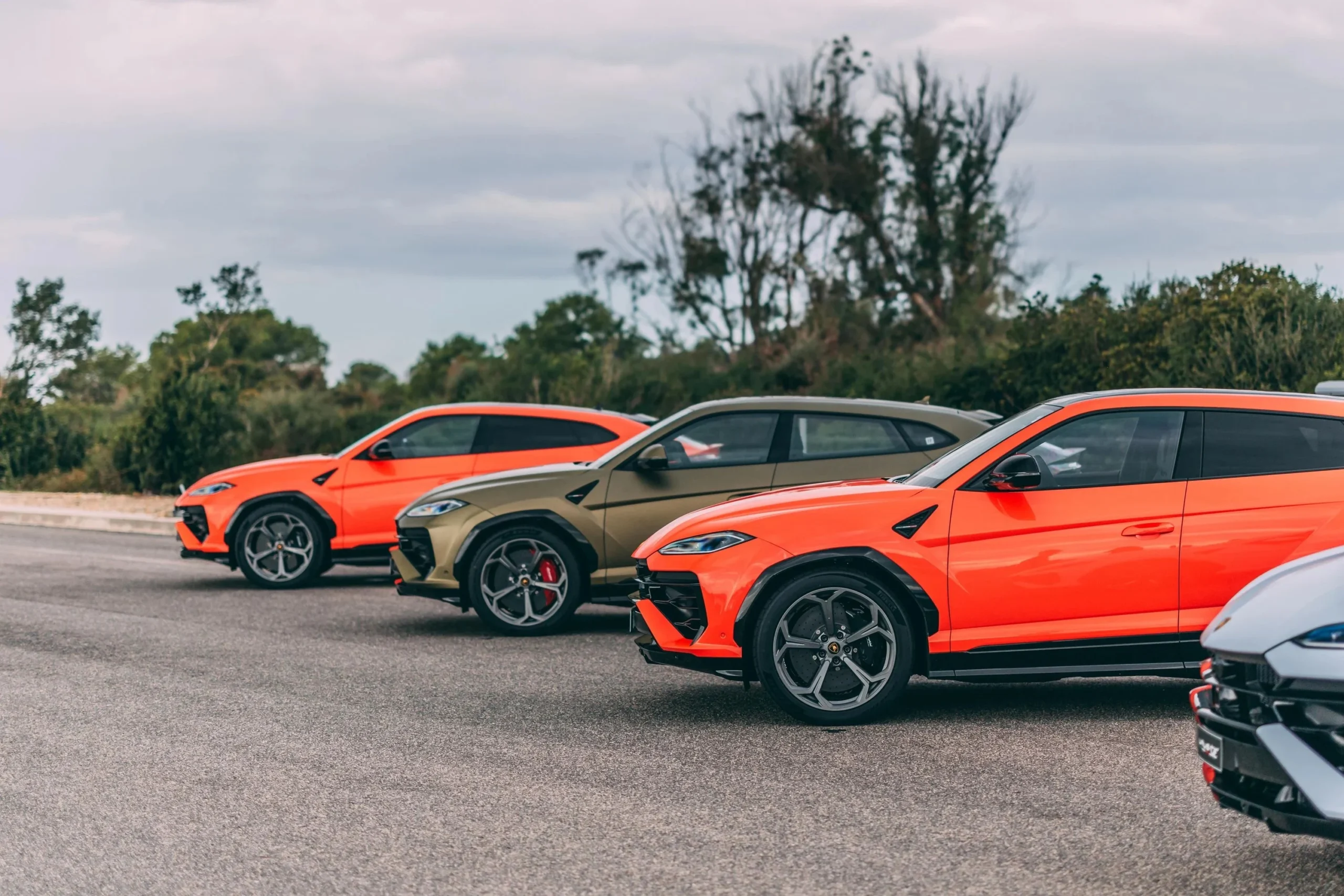 Lamborghini profit, electric car cancellation, US tariffs, luxury supercars, hybrid Lamborghini, automotive earnings, Lamborghini Revuelto, Ferrari EV competition 2