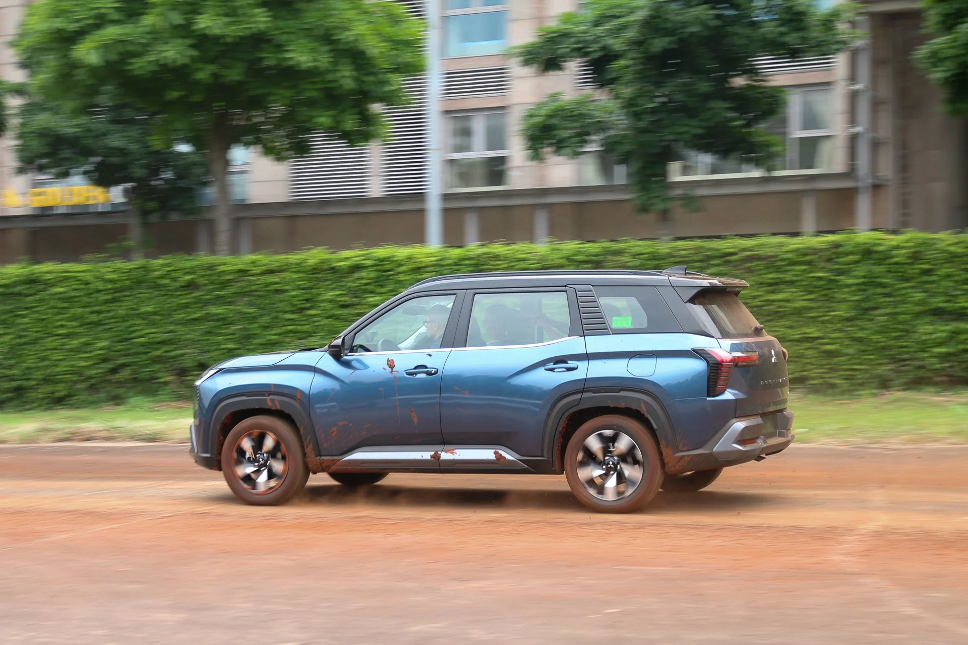 Toyota Hilux 2026, Ford Ranger Vietnam, pickup truck sales Vietnam, Toyota Hilux specifications, Vietnam automotive market, pickup truck comparison, Toyota Hilux new model 7