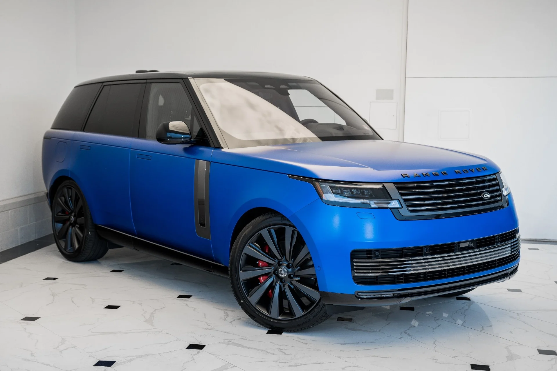 Jaguar Land Rover, Gerry McGovern, Jaguar Type 00, automotive design, electric vehicle strategy, Land Rover Defender redesign, Tata Group, JLR leadership change 3