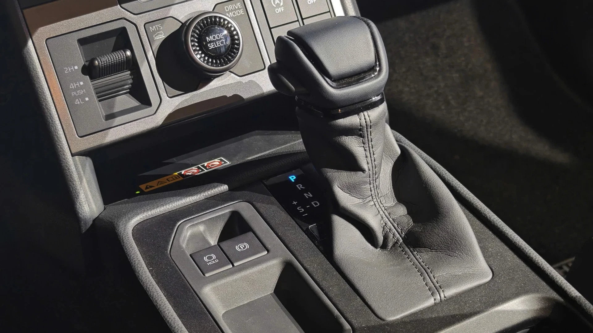 Toyota Fortuner 2026, new Toyota SUV, Toyota Hilux design, off-road SUV, cyber sumo design, Toyota interior technology, 2.8L turbo engine 7