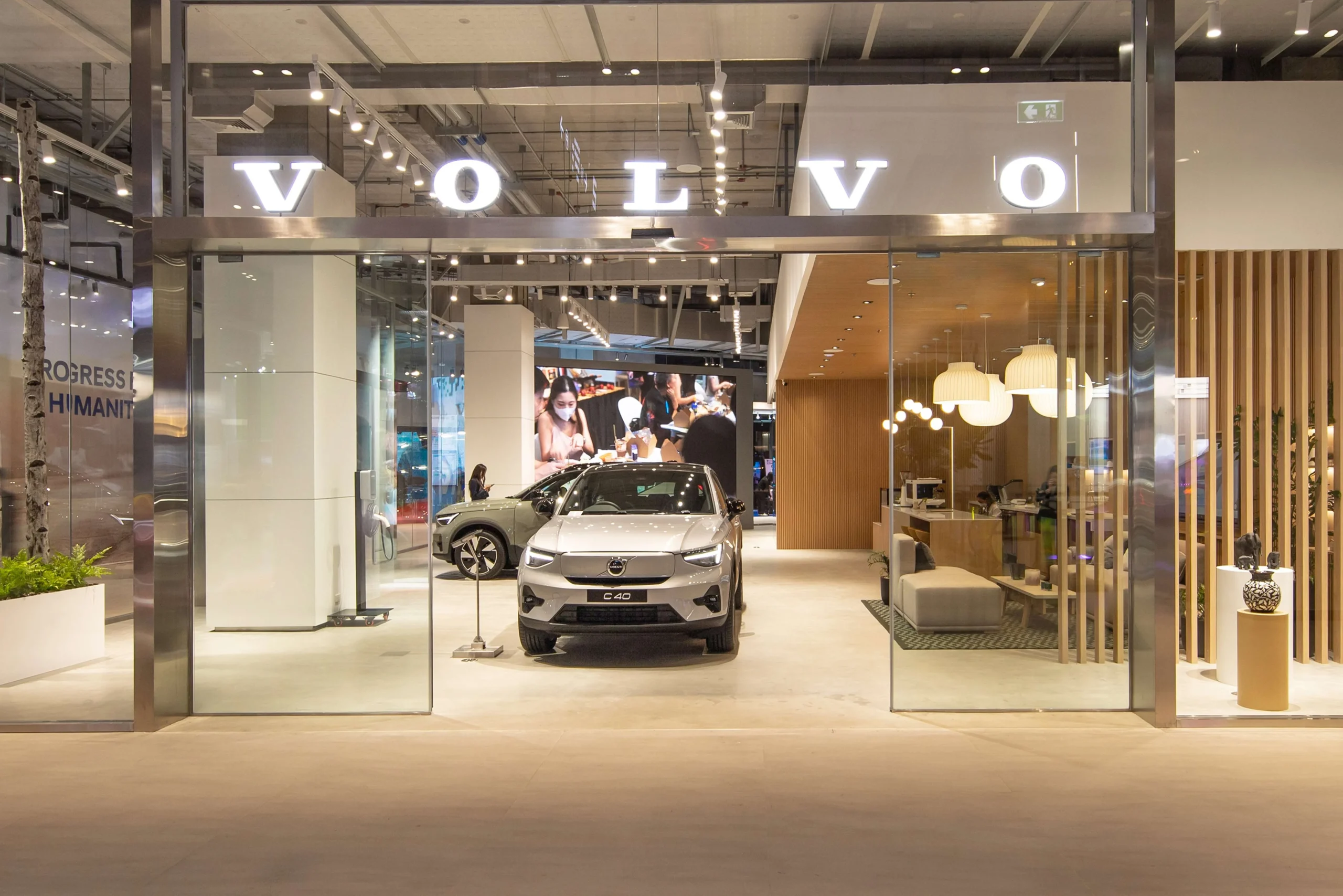 Volvo sales, import tariffs, electric vehicles, Chinese New Year, automotive market, US tariffs, Volvo EV, Geely 2
