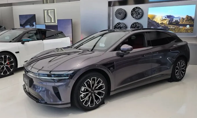 Chinese EV price hike, AI chip shortage, Zeekr 007 GT, lithium battery cost, electric vehicle pricing, automotive industry AI, memory chip price surge 2