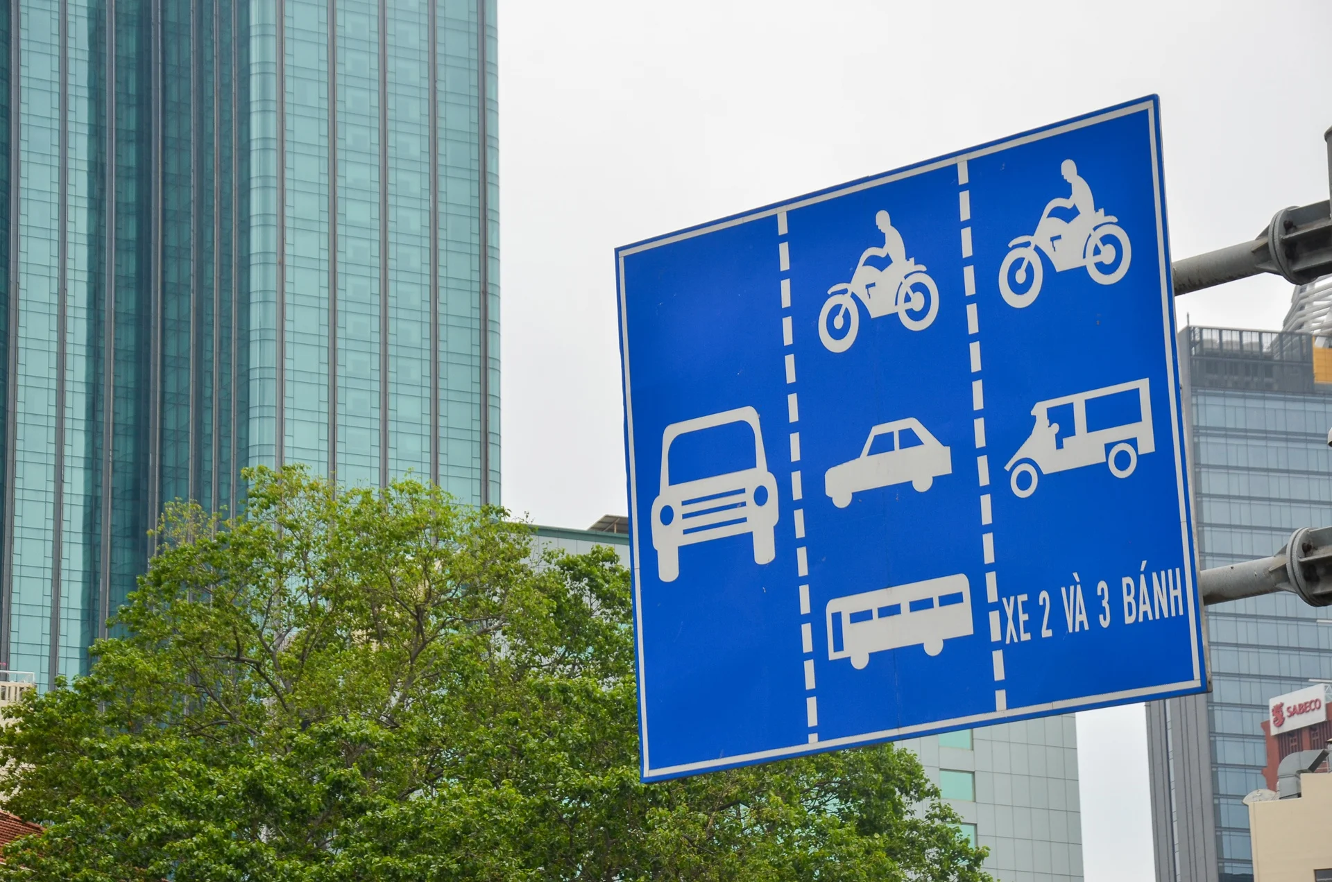 pickup trucks Vietnam, light truck regulations, Ho Chi Minh City traffic restrictions, vehicle signage Vietnam, traffic fines Vietnam, pickup truck rules 4