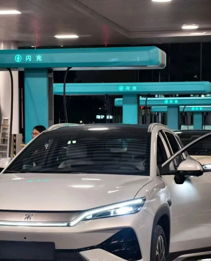 BYD flash charge, ultra-fast EV charging, 1500 kW charger, electric vehicle charging station, megawatt charging, Shenzhen EV test, EV infrastructure 3