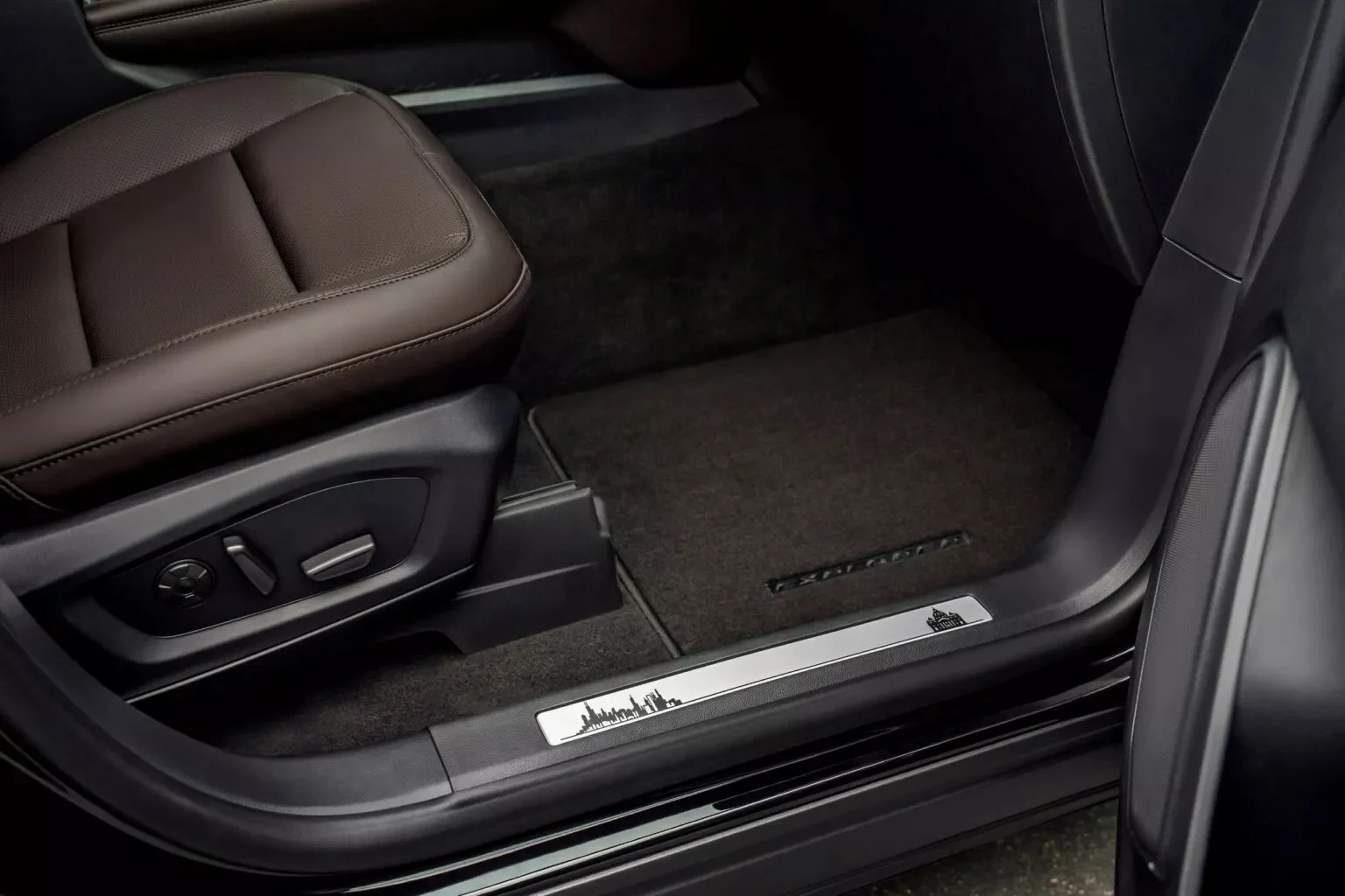 Ford Explorer, Pope gift car, custom hybrid SUV, limited edition Ford, Chicago built SUV, Pope Leo XIV vehicle, Ford Explorer hybrid, exclusive SUV gift 6