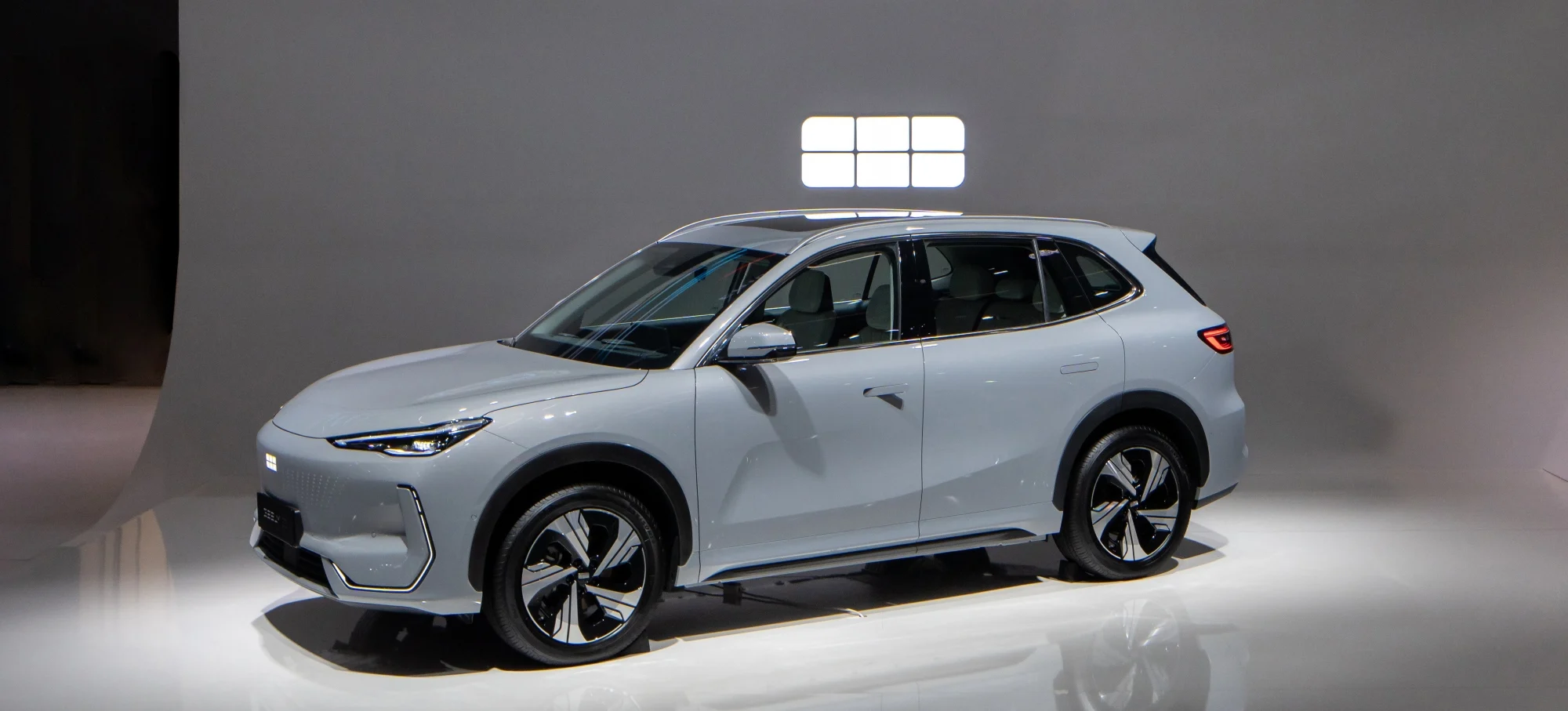 Mercedes-Benz EV platform, Geely electric architecture, China automotive partnership, electric vehicle cost reduction, Phoenix EV platform, Mercedes-Benz China, EV platform development, automotive R&D China 5