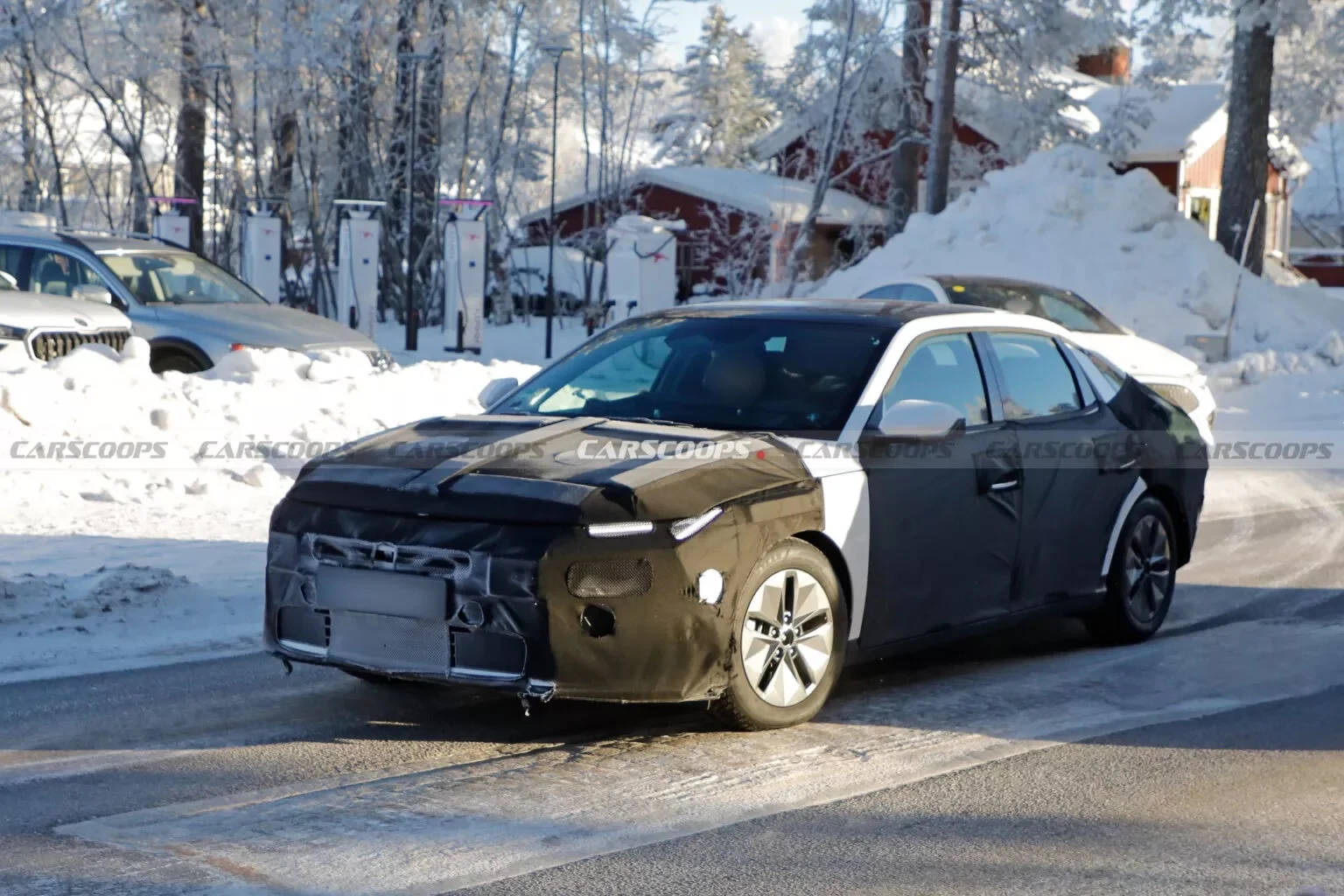 Hyundai Elantra 2025, Hyundai Elantra redesign, hybrid sedan, PLEOS Connect, compact sedan, Tucson-inspired design, automotive news 3