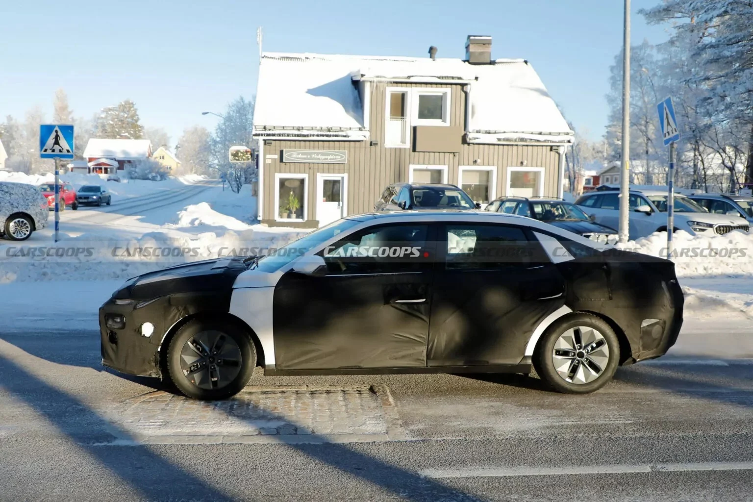 Hyundai Elantra interior, 2027 Hyundai Elantra, large touchscreen car, Android Automotive OS, digital dashboard, AI voice assistant, Software Defined Vehicle, Pleos Connect 5