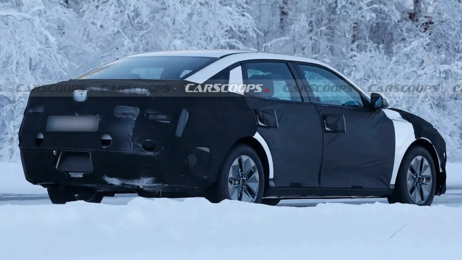 Hyundai Elantra 2025, Hyundai Elantra redesign, hybrid sedan, PLEOS Connect, compact sedan, Tucson-inspired design, automotive news 5