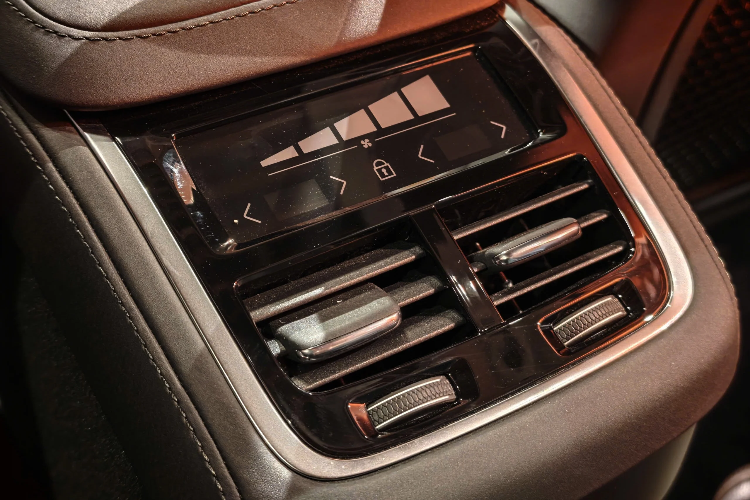 Volvo XC90 2026, Volvo SUV Vietnam, Volvo XC90 price, luxury SUV Vietnam, hybrid SUV, Volvo facelift, Volvo XC90 specs 9