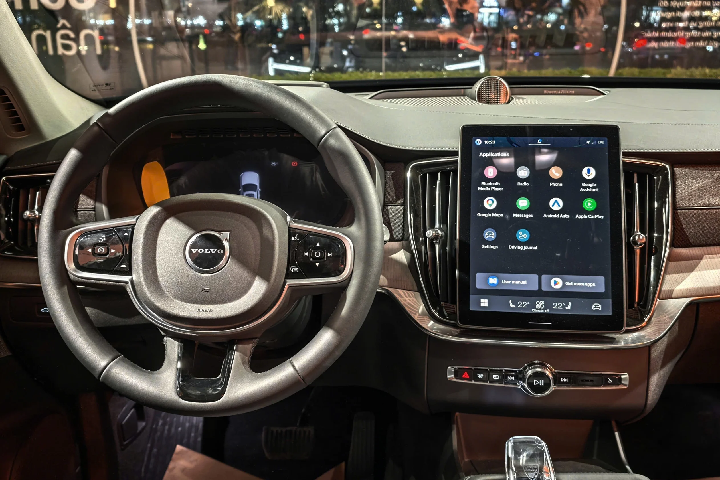 Volvo XC90 2026, Volvo SUV Vietnam, Volvo XC90 price, luxury SUV Vietnam, hybrid SUV, Volvo facelift, Volvo XC90 specs 7