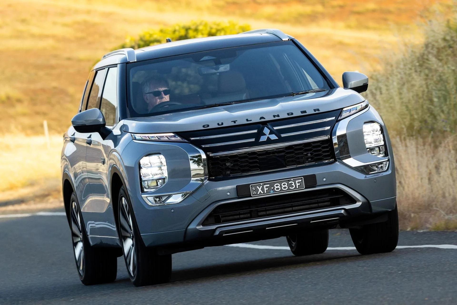 Outlander PHEV, 2026 Mitsubishi SUV, plug-in hybrid, electric range, battery upgrade, Australian car market, SUV price 3
