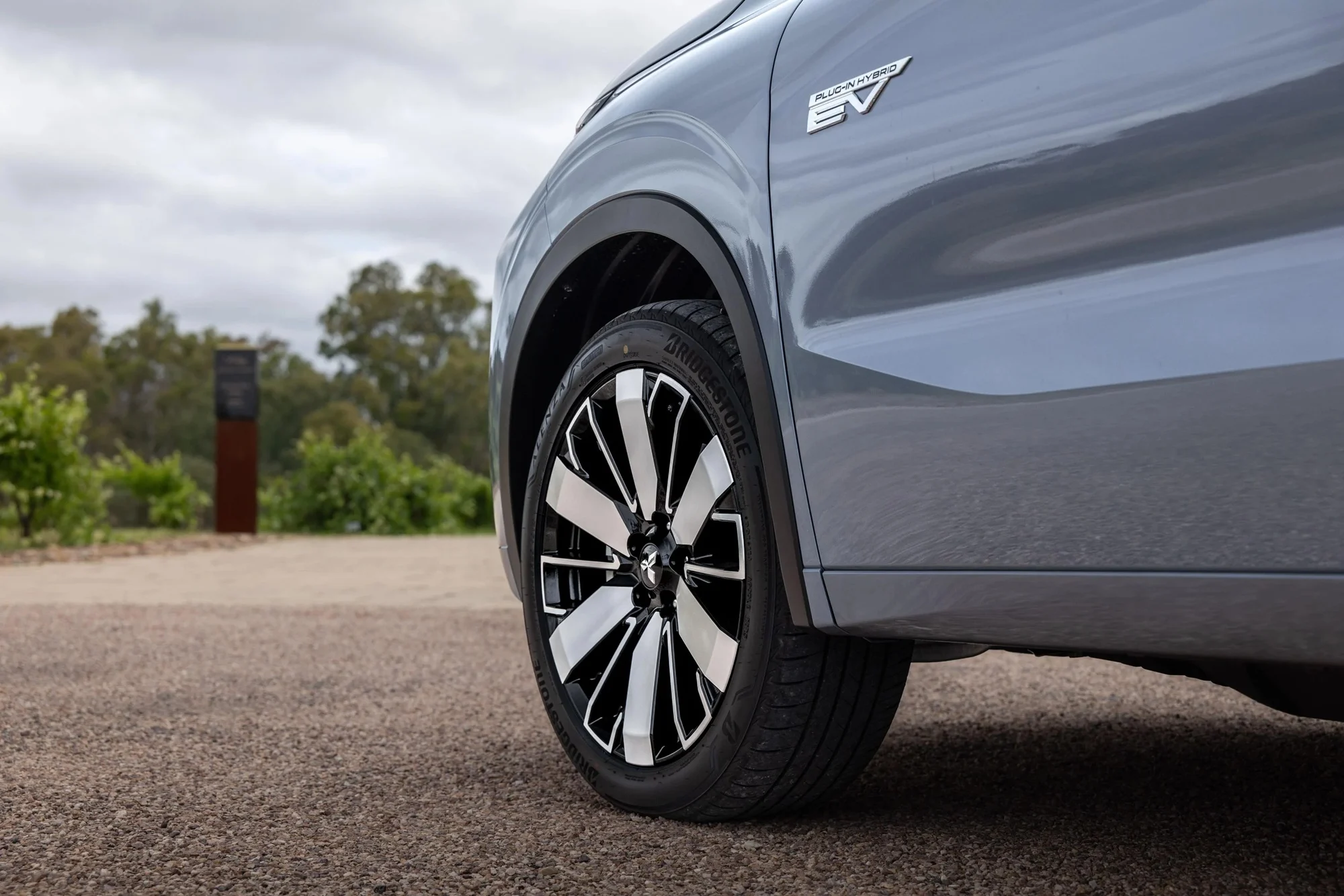 Outlander PHEV, 2026 Mitsubishi SUV, plug-in hybrid, electric range, battery upgrade, Australian car market, SUV price 12