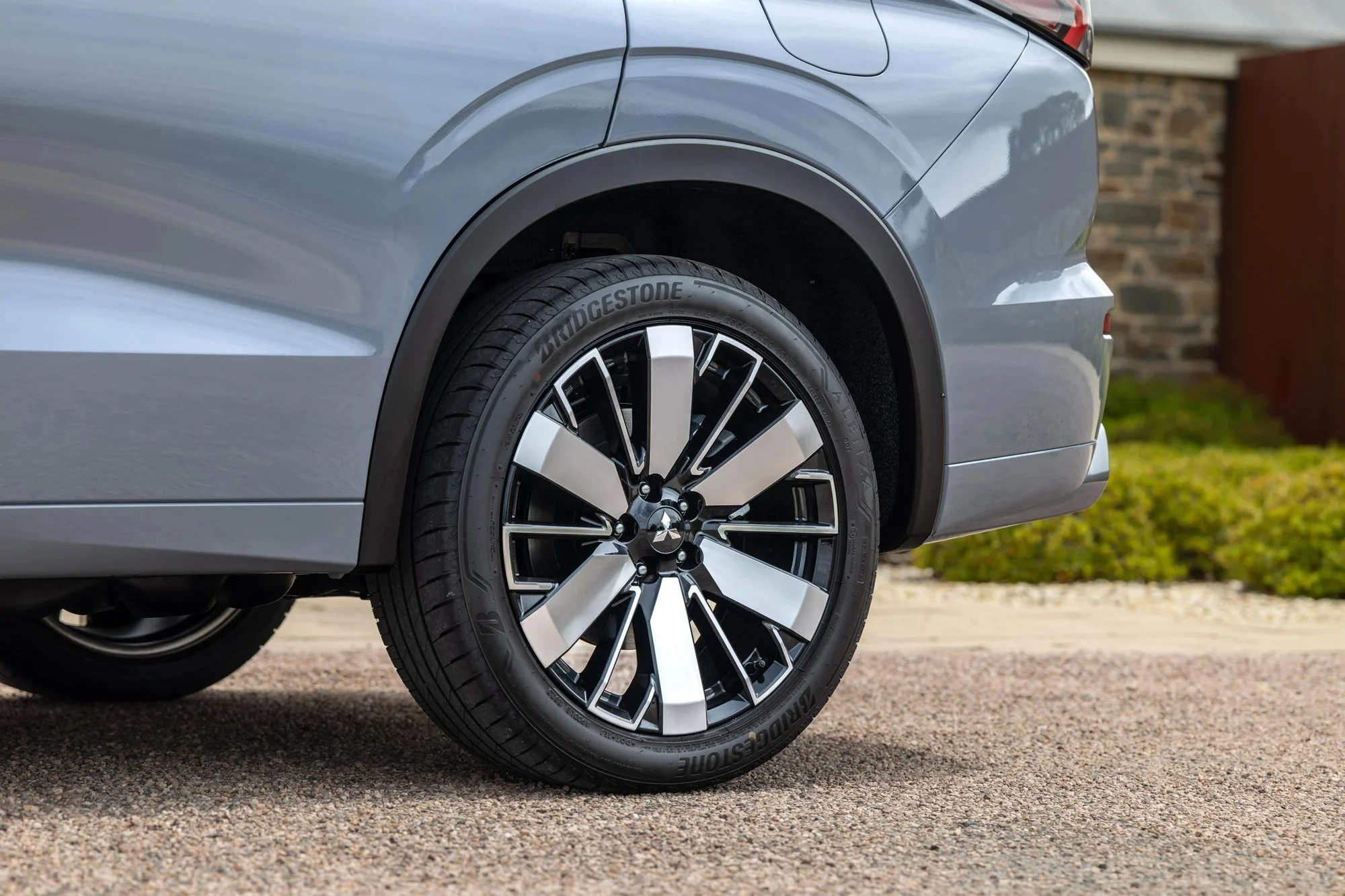 Outlander PHEV, 2026 Mitsubishi SUV, plug-in hybrid, electric range, battery upgrade, Australian car market, SUV price 13