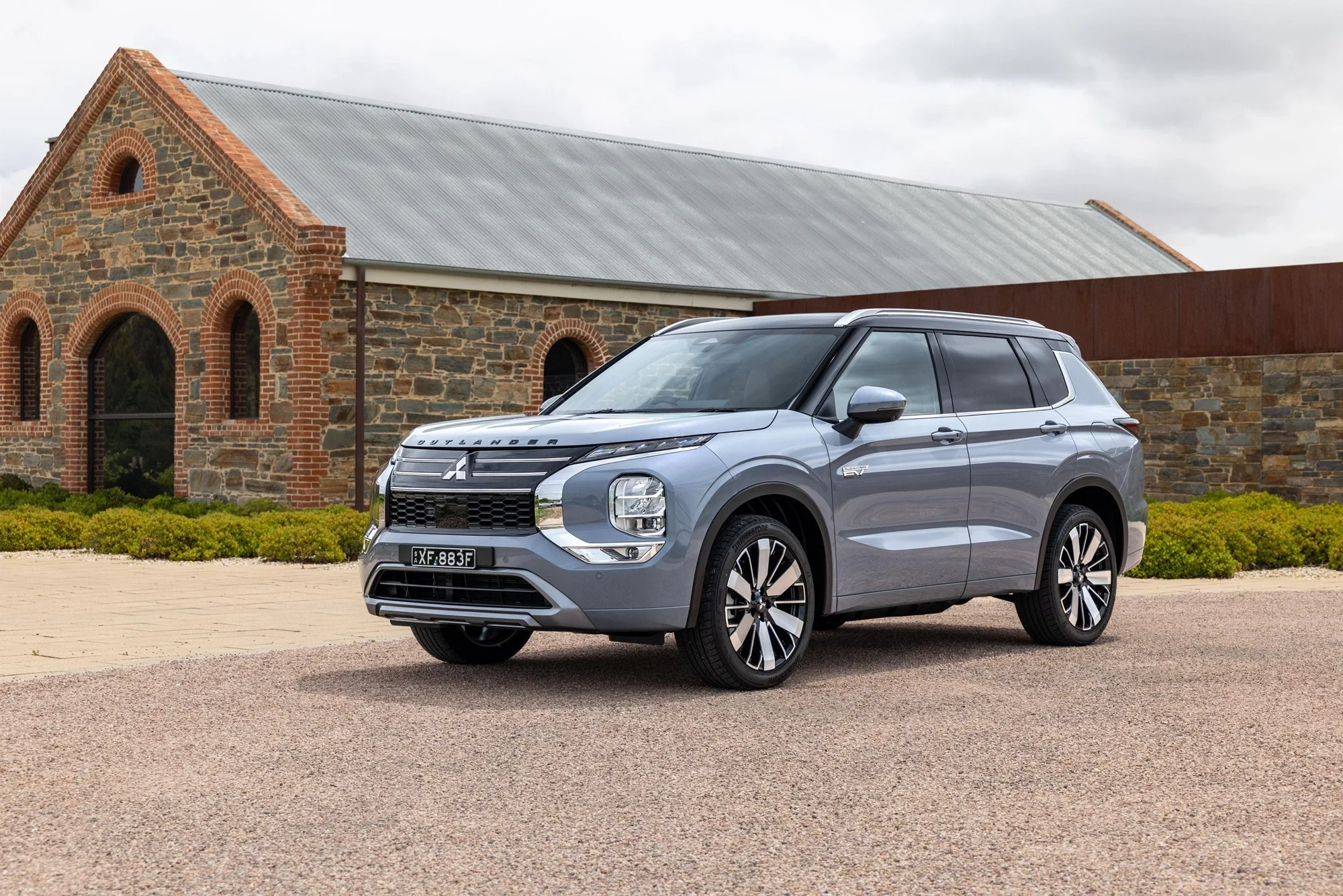 Outlander PHEV, 2026 Mitsubishi SUV, plug-in hybrid, electric range, battery upgrade, Australian car market, SUV price 7