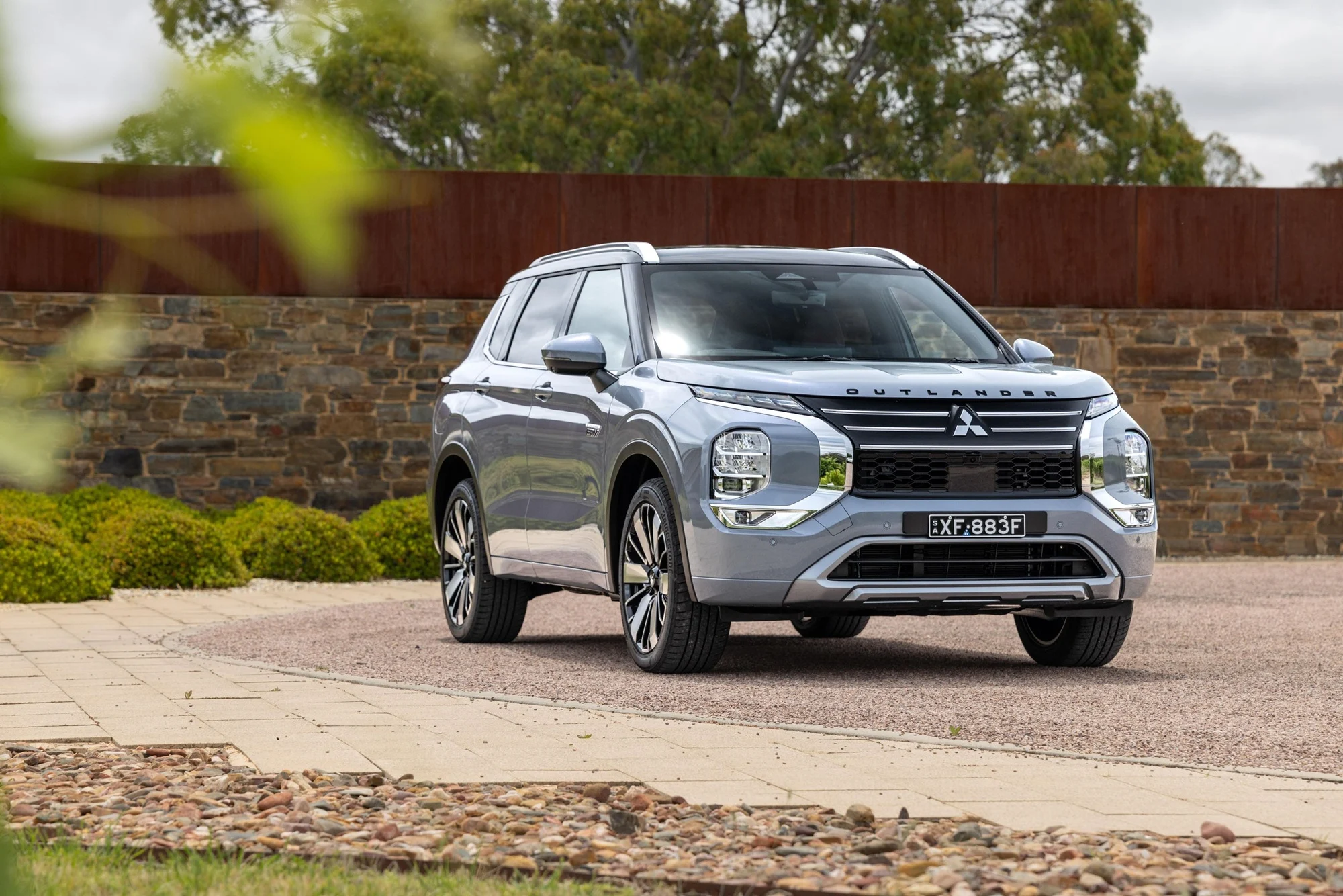 Outlander PHEV, 2026 Mitsubishi SUV, plug-in hybrid, electric range, battery upgrade, Australian car market, SUV price 2