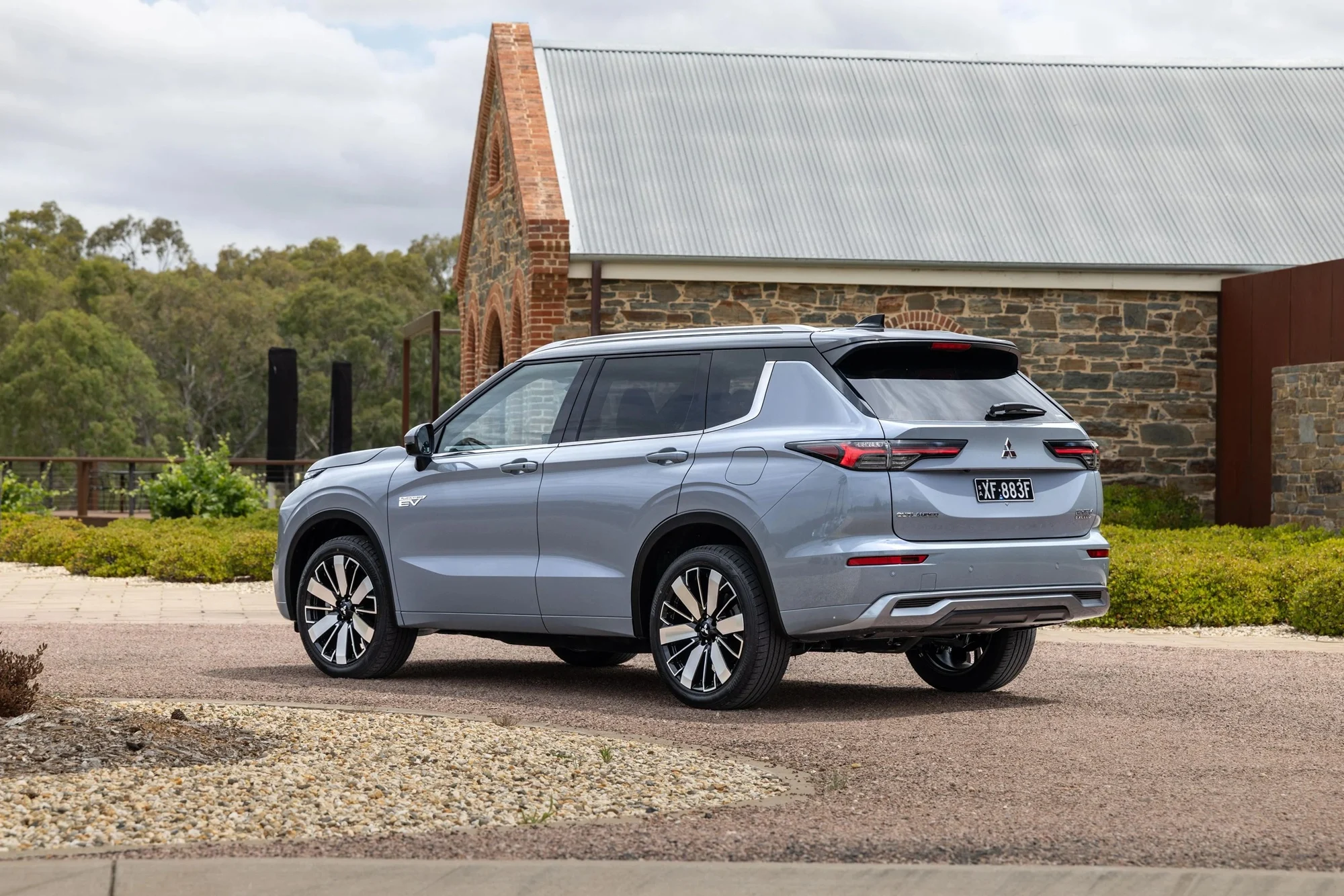 Outlander PHEV, 2026 Mitsubishi SUV, plug-in hybrid, electric range, battery upgrade, Australian car market, SUV price 4
