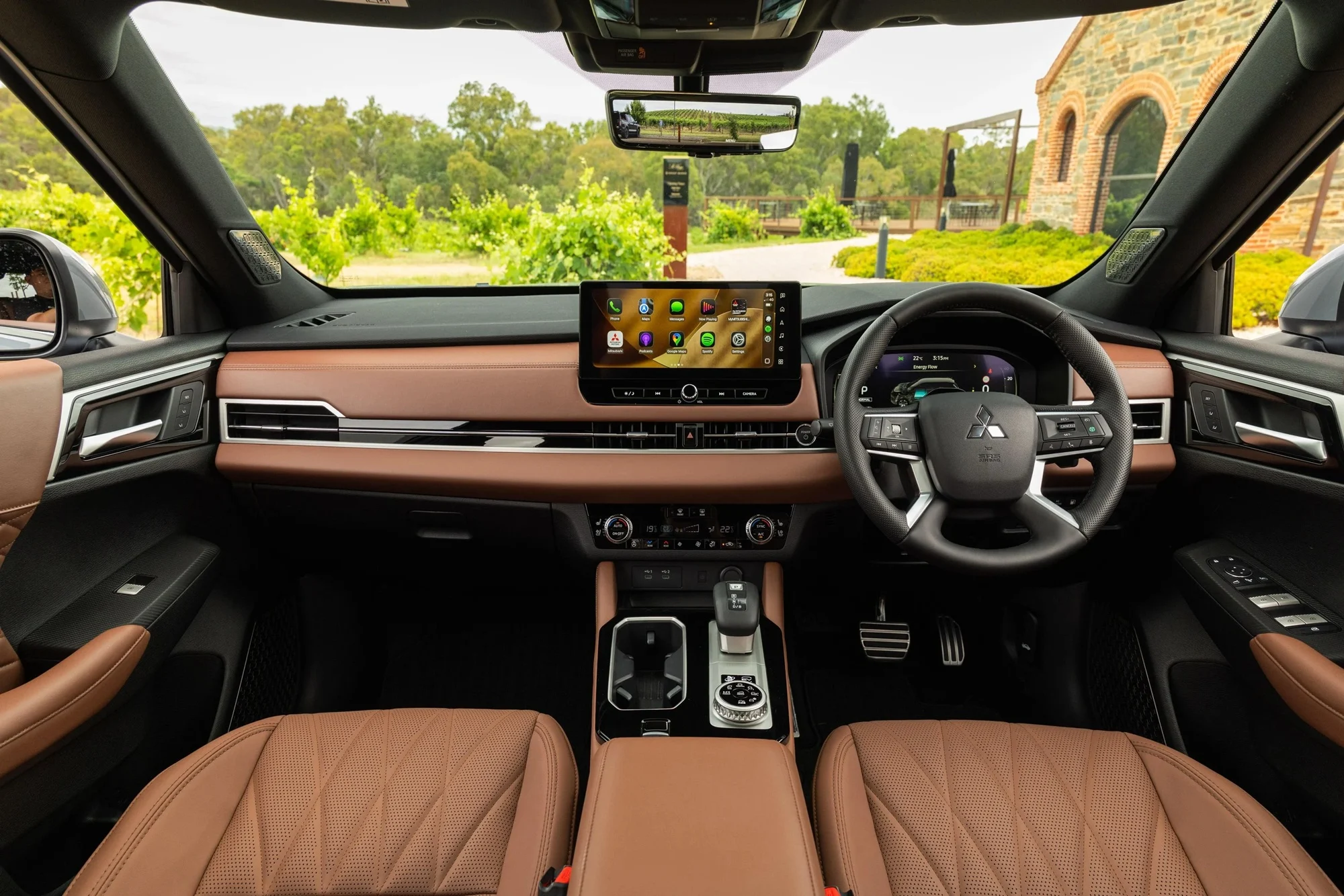 Outlander PHEV, 2026 Mitsubishi SUV, plug-in hybrid, electric range, battery upgrade, Australian car market, SUV price 5