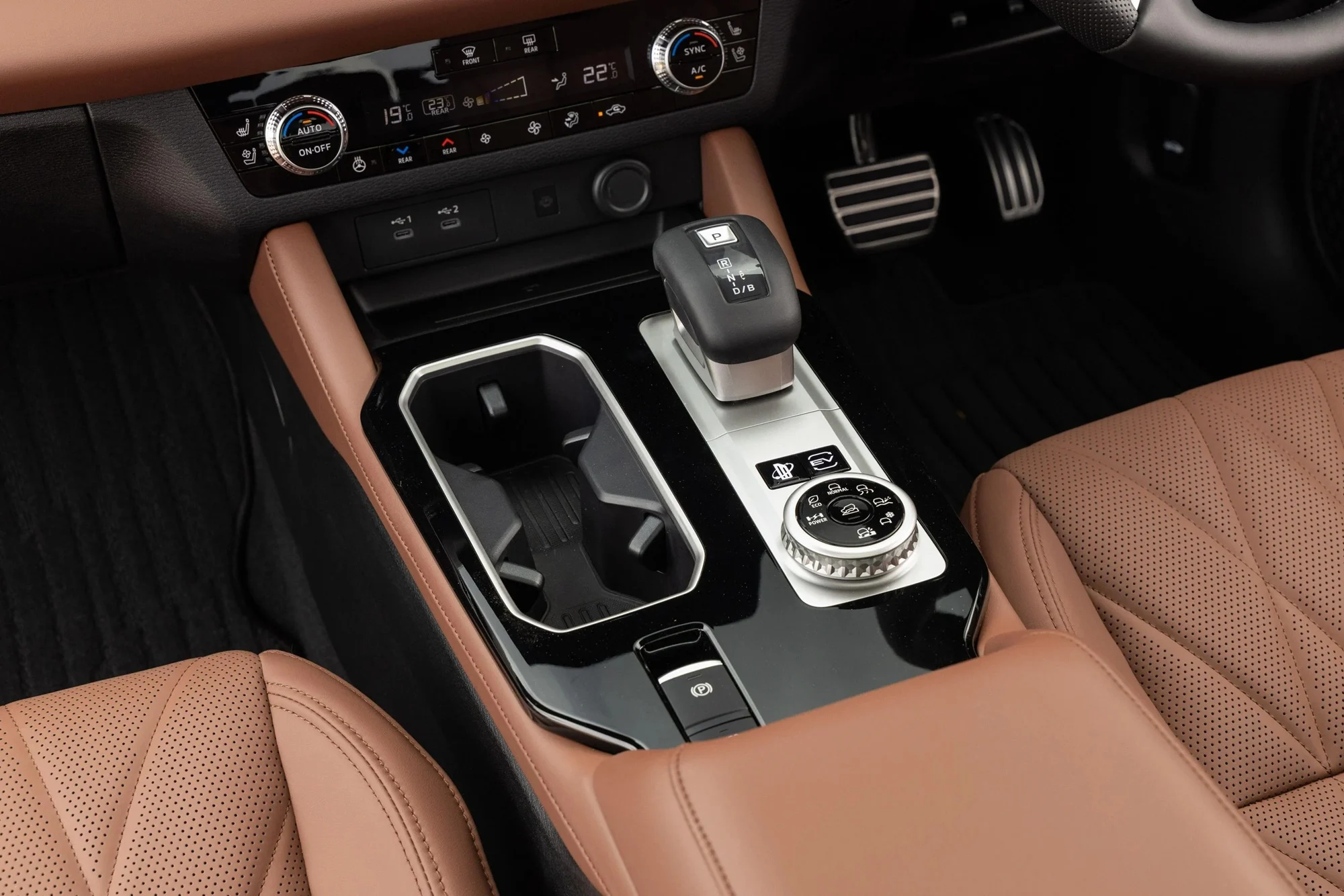 Outlander PHEV, 2026 Mitsubishi SUV, plug-in hybrid, electric range, battery upgrade, Australian car market, SUV price 16